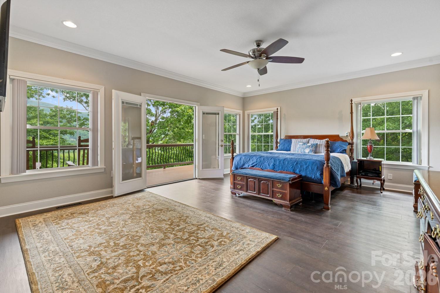 Primary Bedroom with massive ensuite and two walk in closets - 6 Grouse Terrace, Fairview