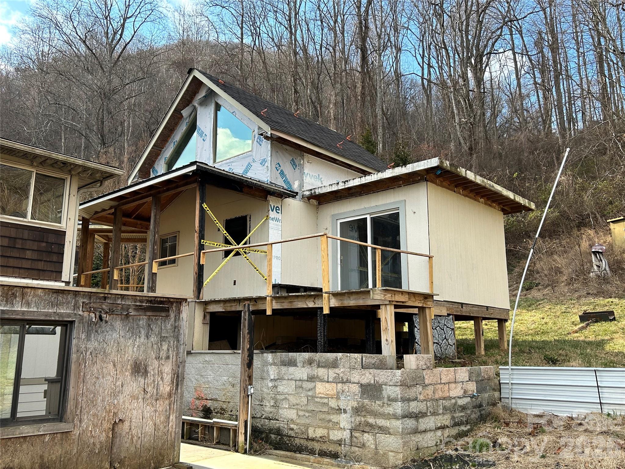Unfinished detached guesthouse - 330 Potts Drive, Waynesville