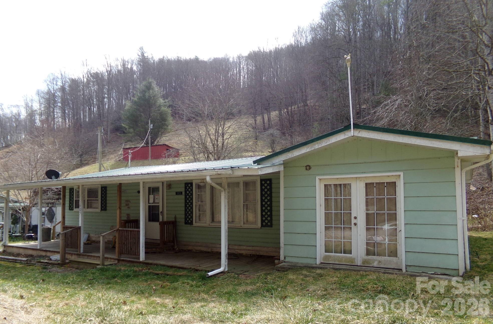 Single Family Residence at 1905 Little Creek Road, Burnsville