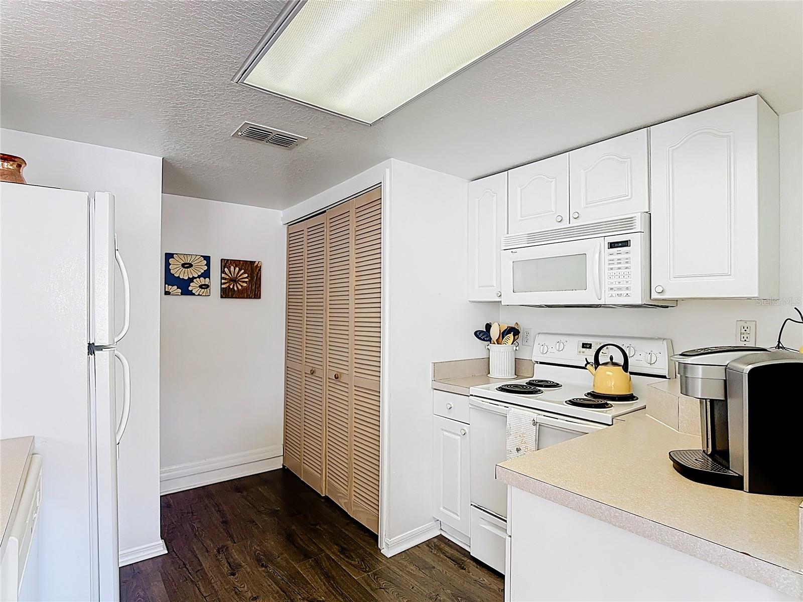 Townhouse at 565 ORCHID DR, DAVENPORT, photo 9 of 40
