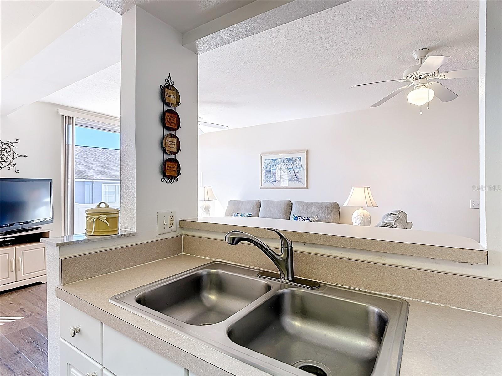 Townhouse at 565 ORCHID DR, DAVENPORT, photo 13 of 40