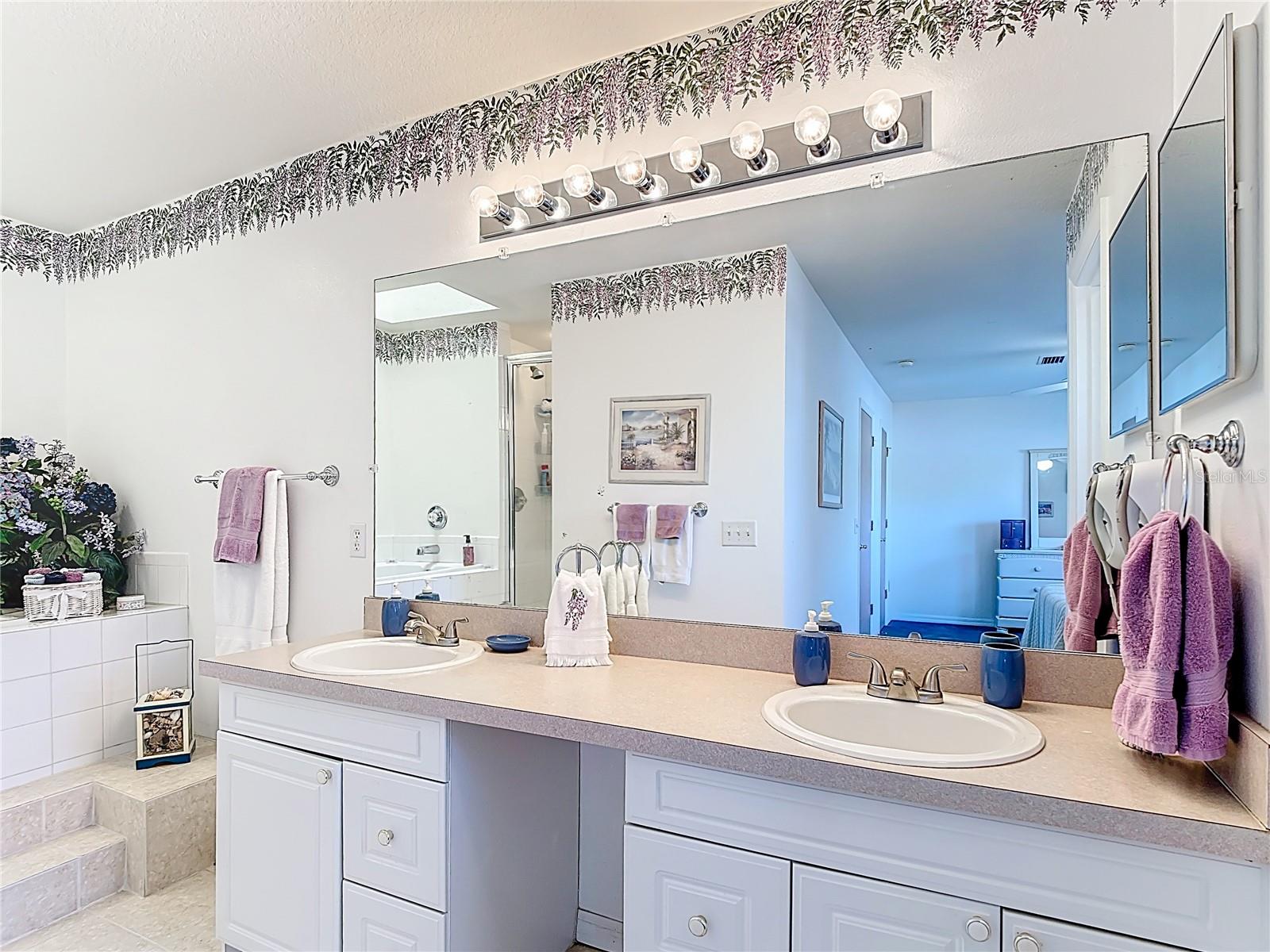 Primary Bathroom - 565 ORCHID DR, DAVENPORT