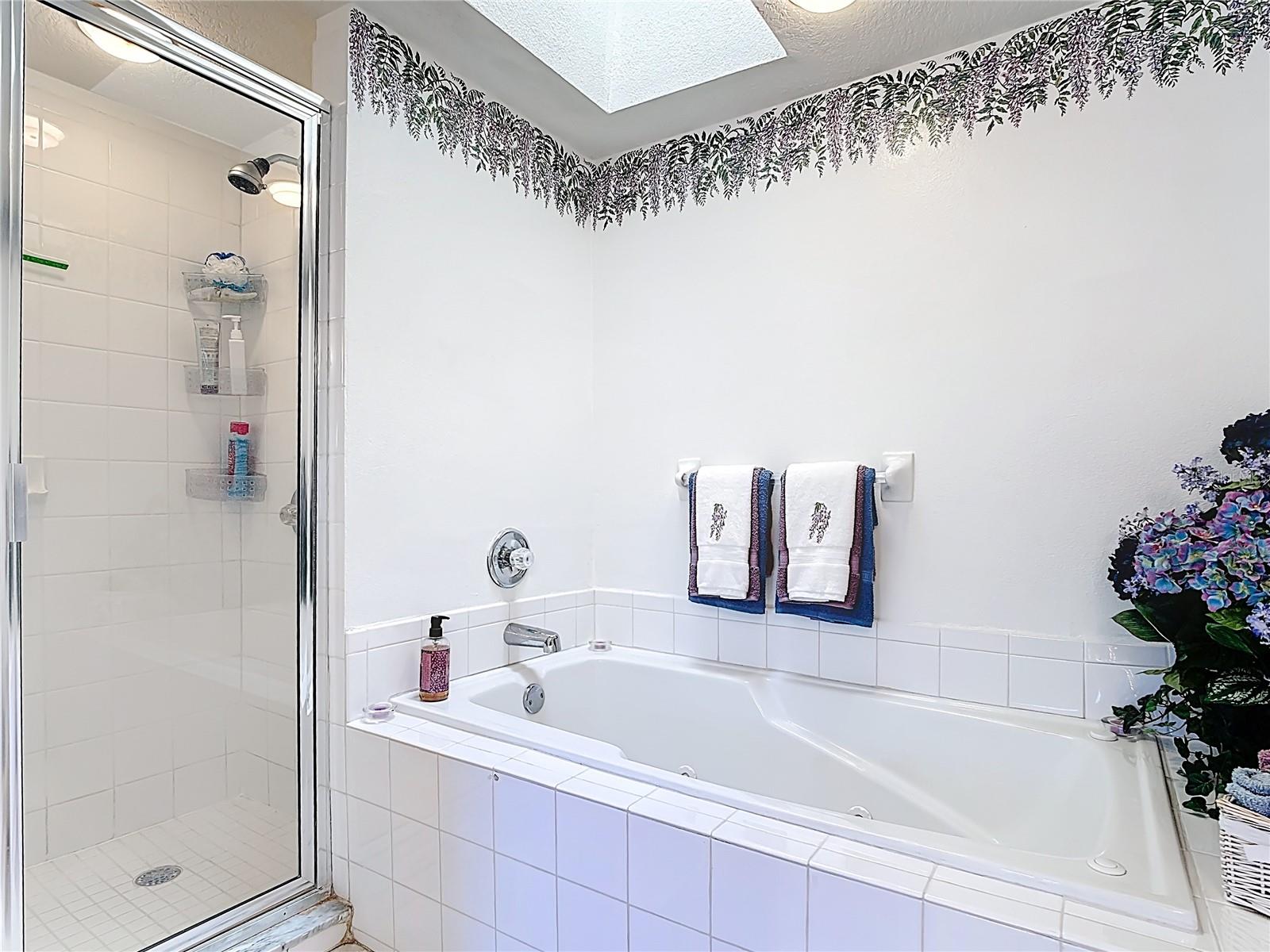 Primary Bathroom - 565 ORCHID DR, DAVENPORT