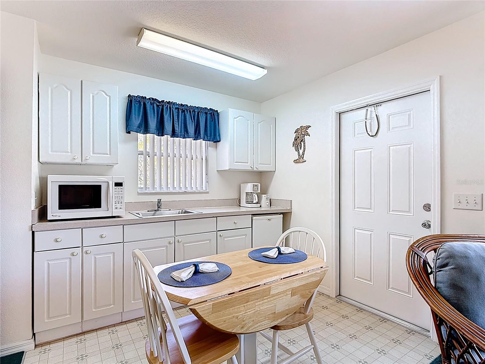 1st Floor Kitchenette - 565 ORCHID DR, DAVENPORT