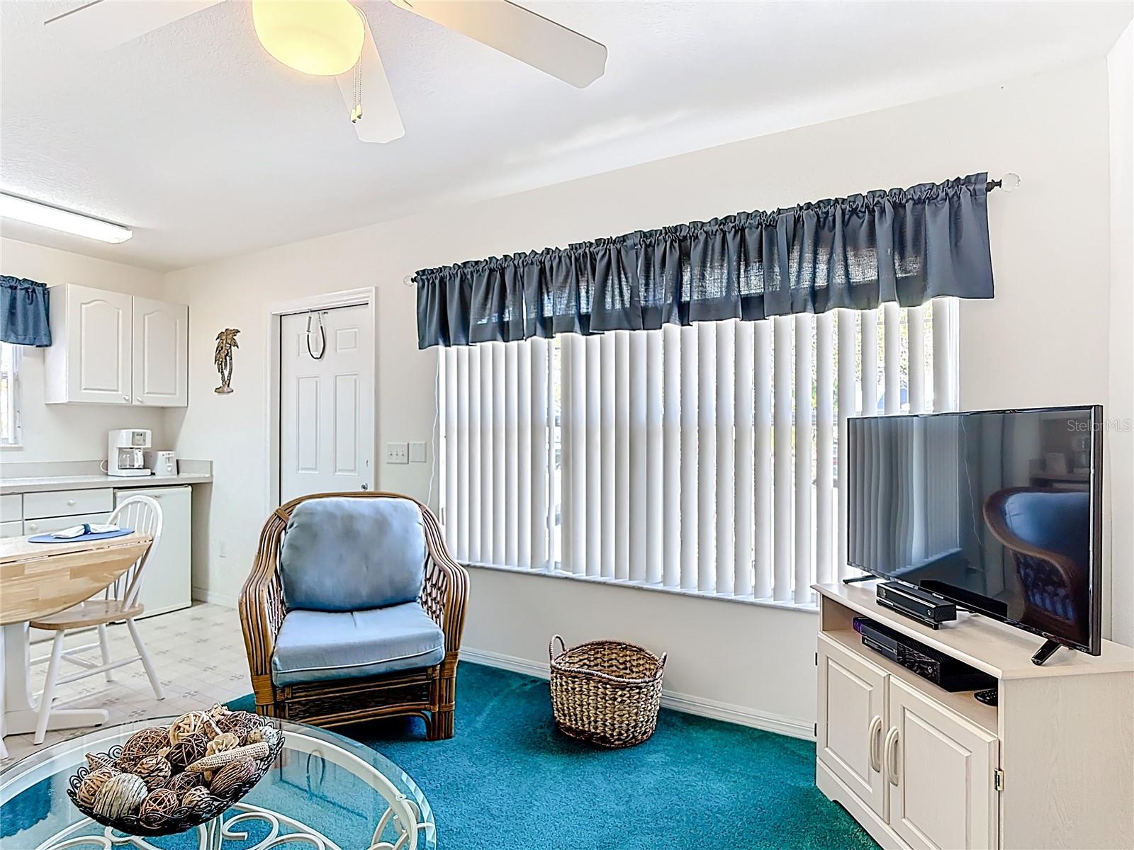 1st Floor Living Area - 565 ORCHID DR, DAVENPORT