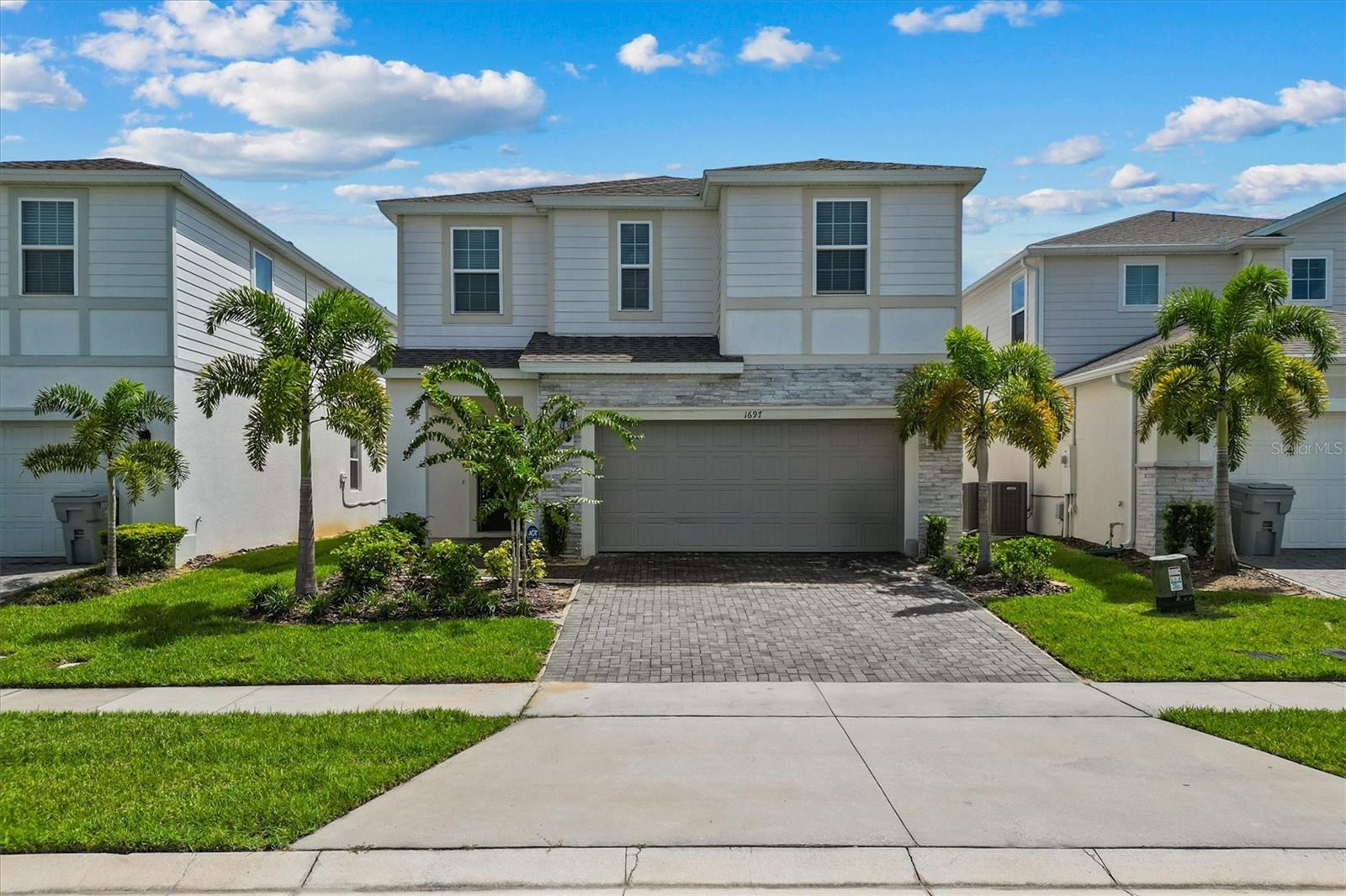 1697 KONA LN