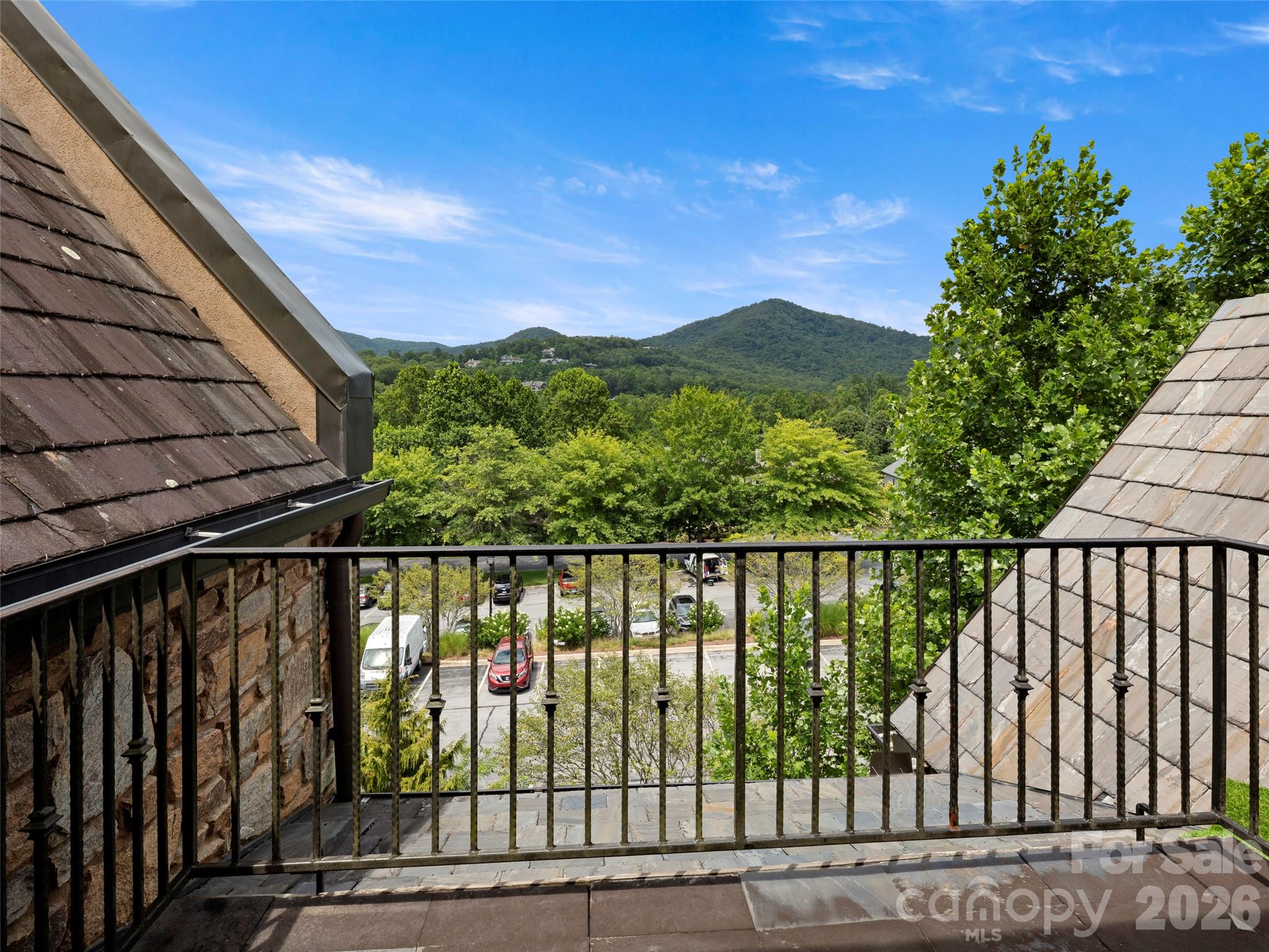 Townhouse at 26 Village Oak Drive, Arden, photo 23 of 42