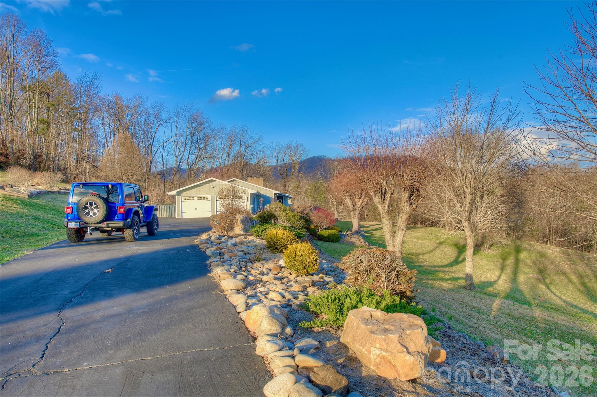 Single Family Residence at 220 Grand View Lane, Burnsville, photo 7 of 48