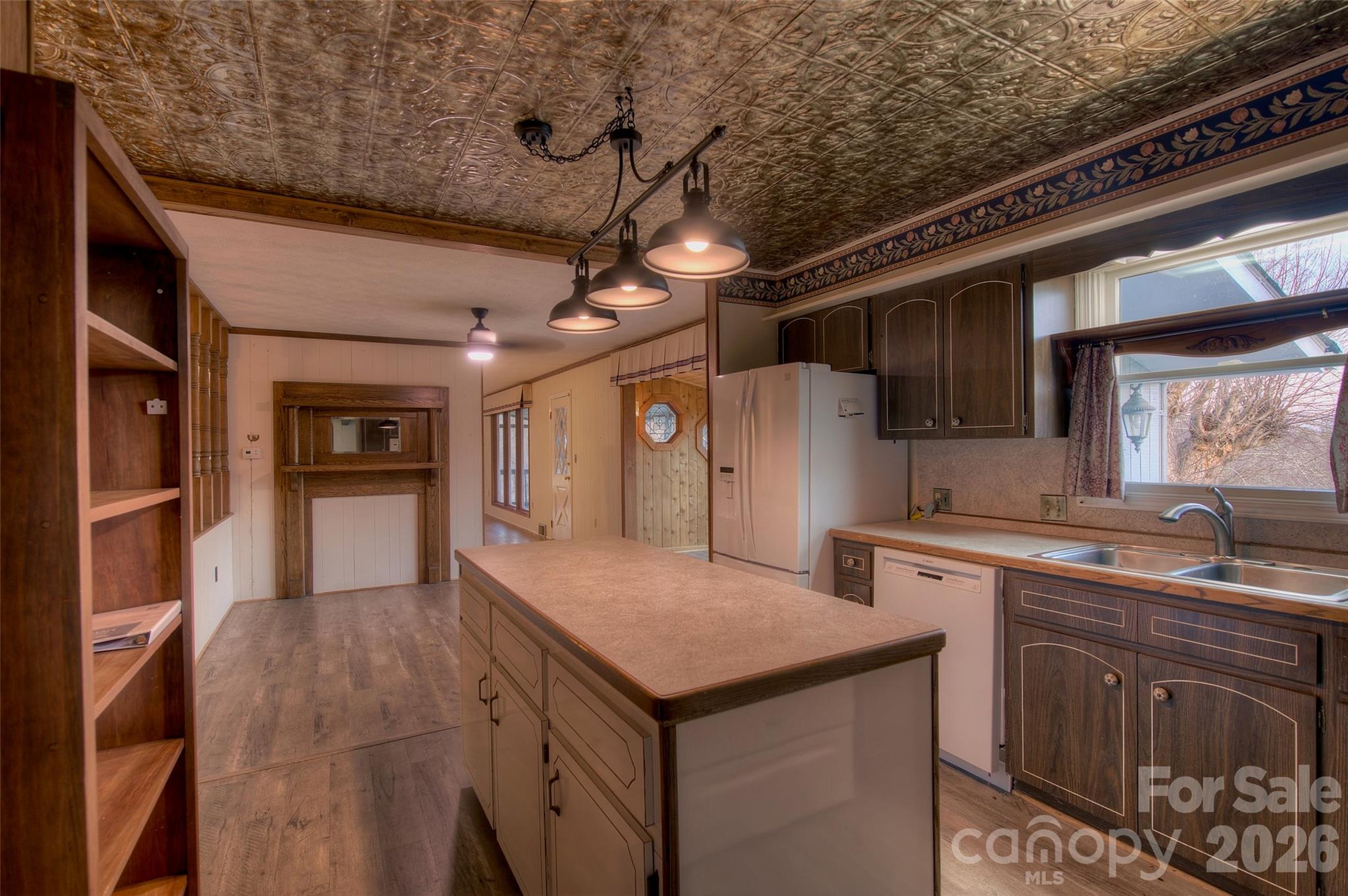 Single Family Residence at 220 Grand View Lane, Burnsville, photo 15 of 48
