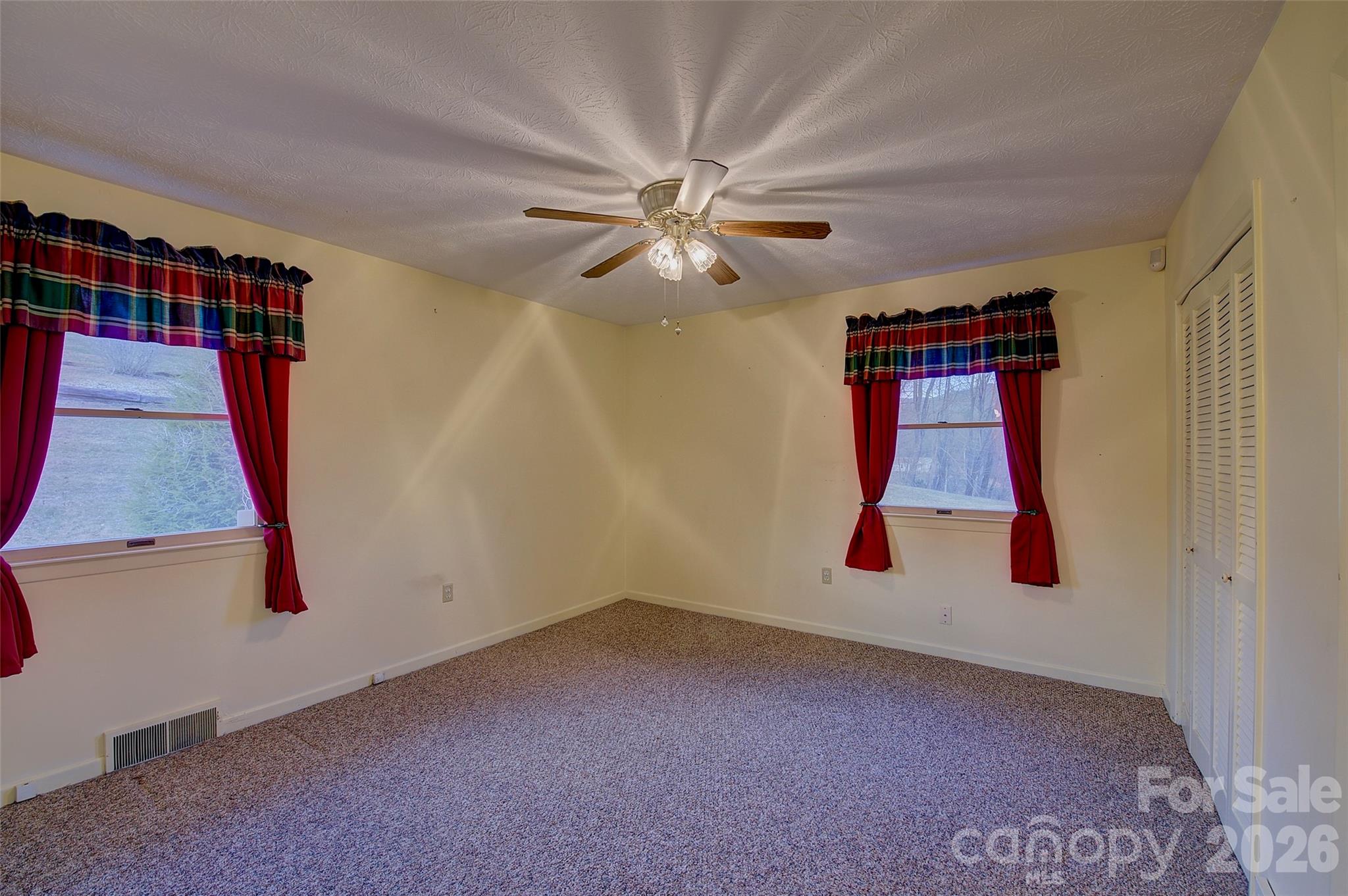 Primary Beddroom - 220 Grand View Lane, Burnsville