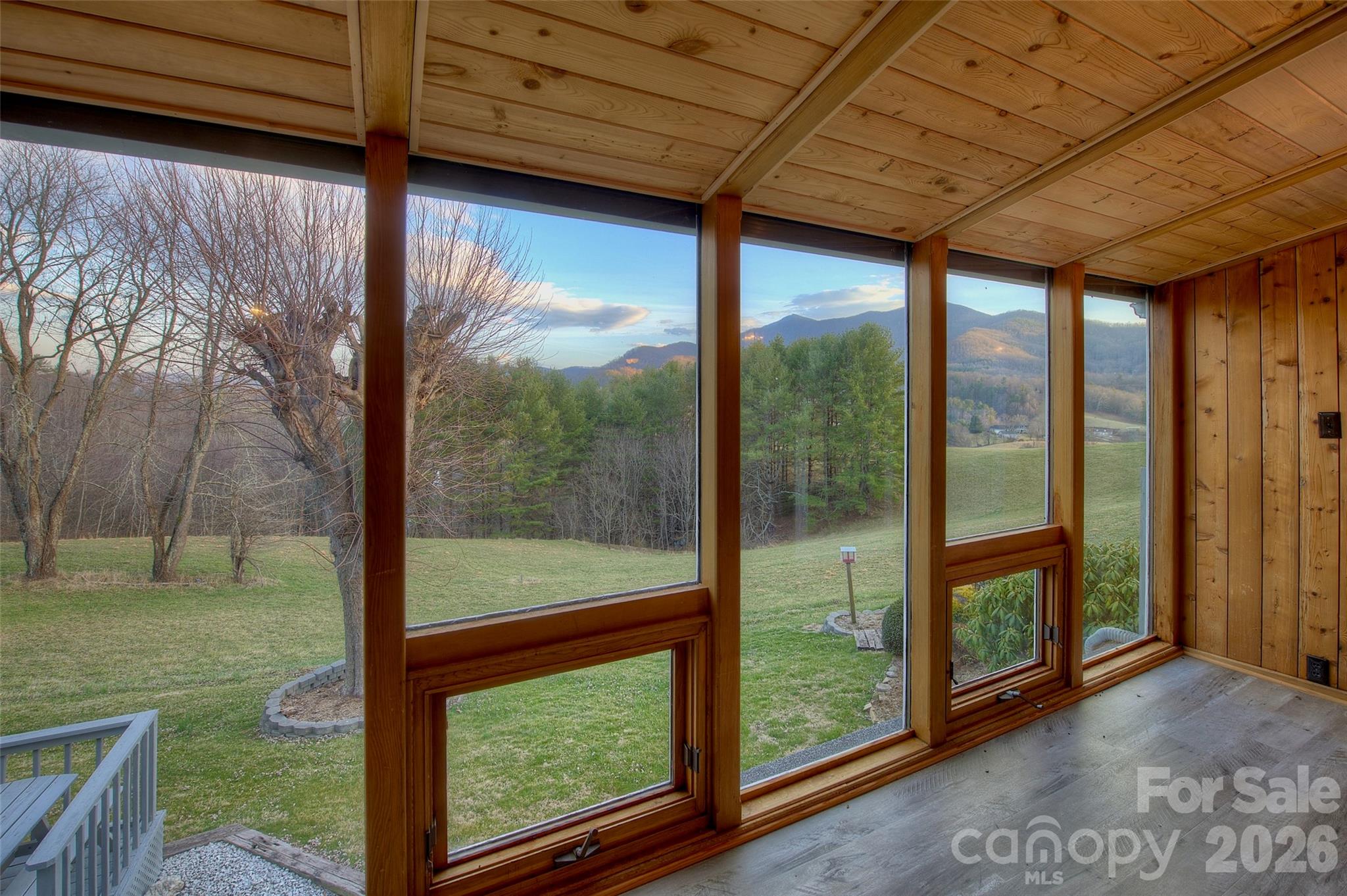 Screened Porch - 220 Grand View Lane, Burnsville