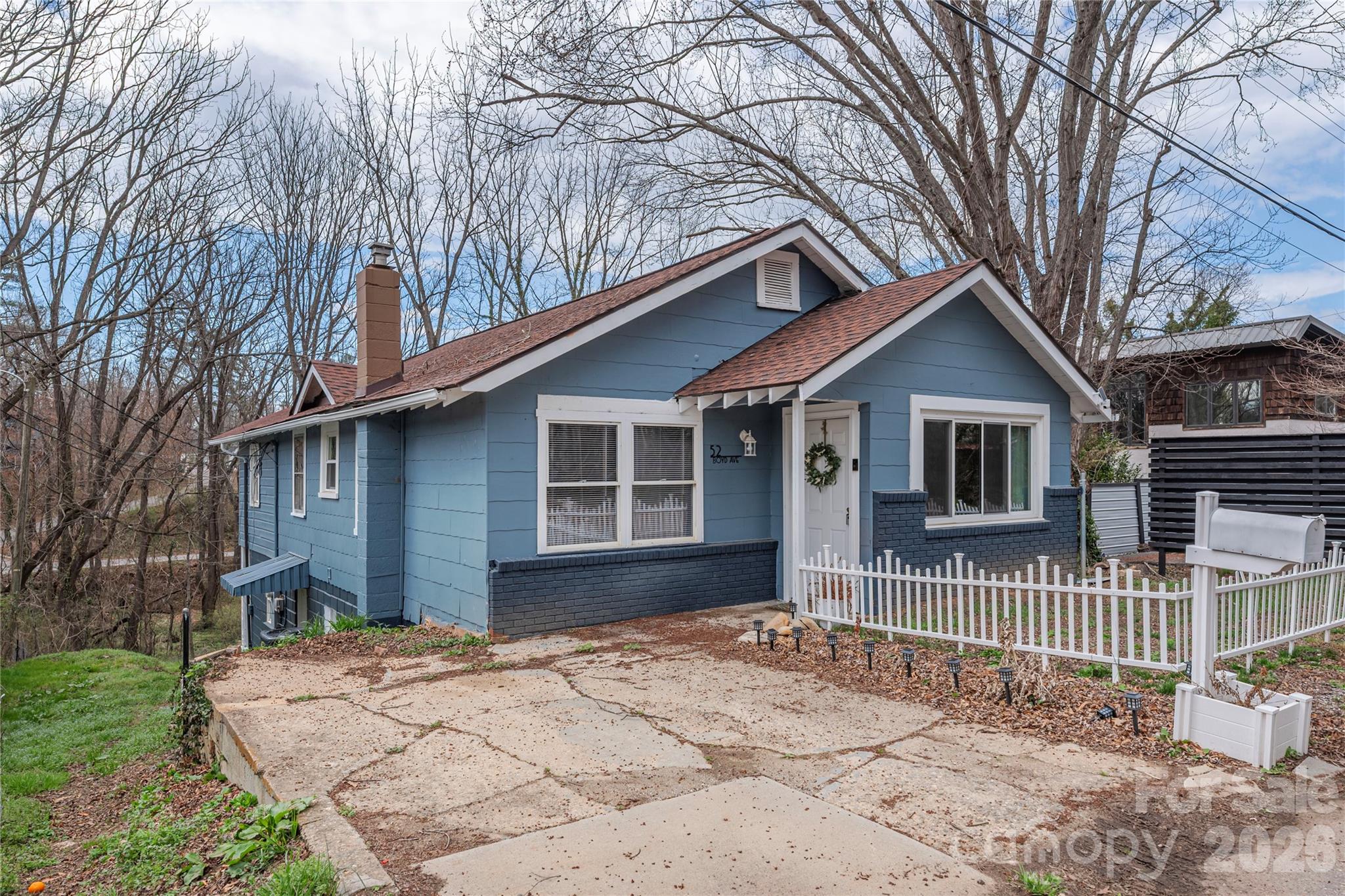 52 Boyd Avenue