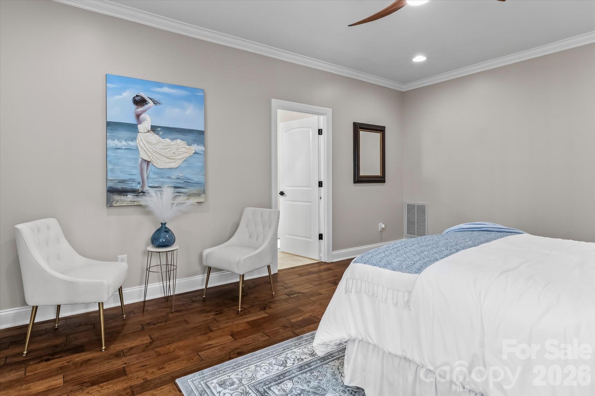 Bright & airy - 4950 River Hills Drive, Denver
