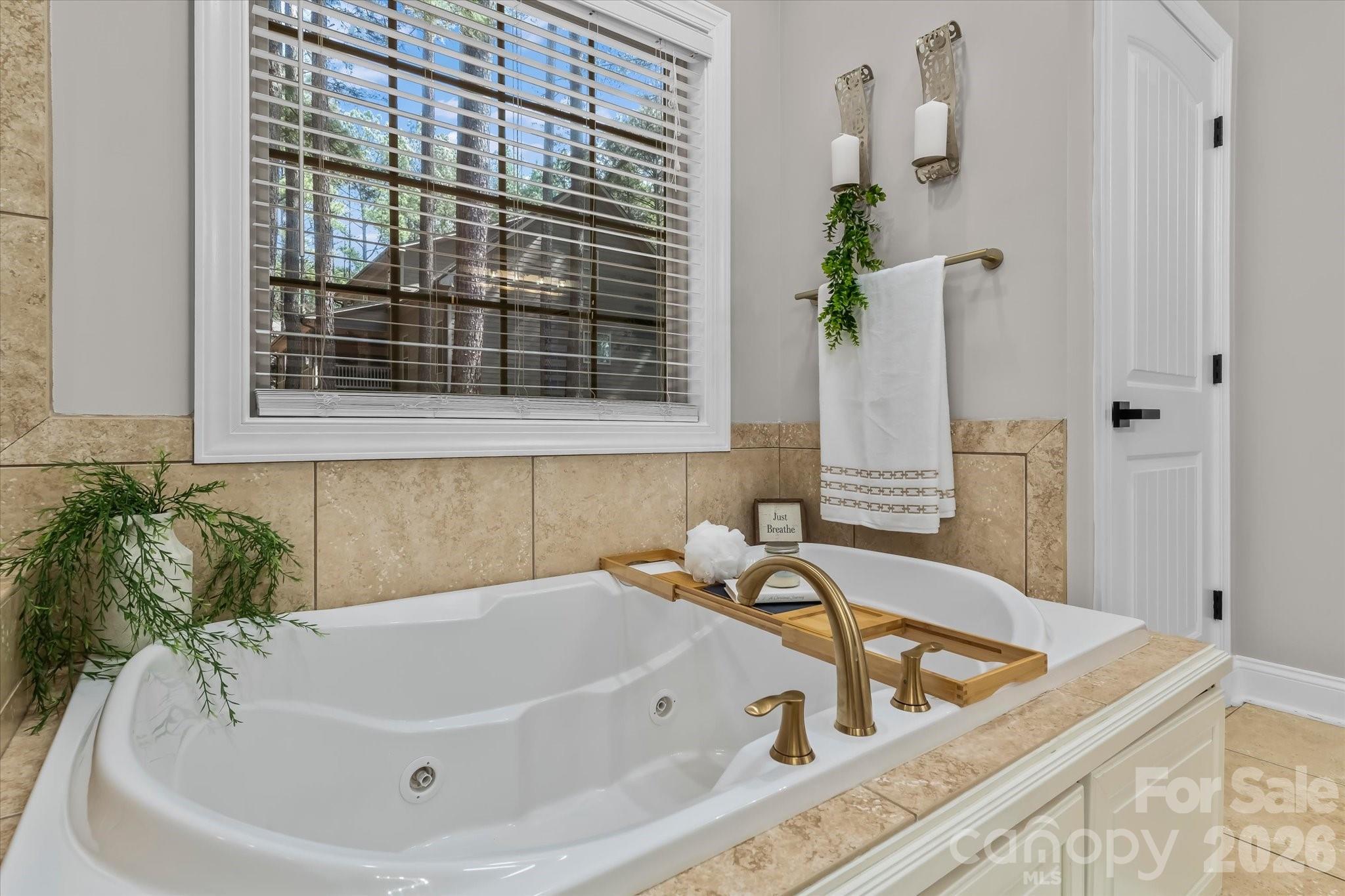 Jetted Tub - 4950 River Hills Drive, Denver