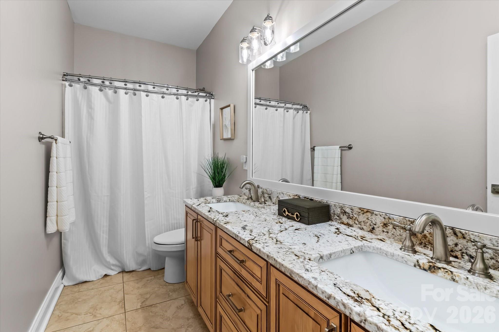 Full Bath - 4950 River Hills Drive, Denver