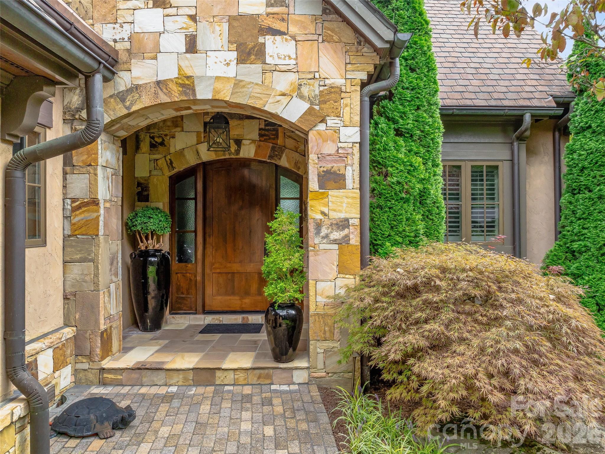 Townhouse at 22 Foxbridge Way, Arden, photo 2 of 40