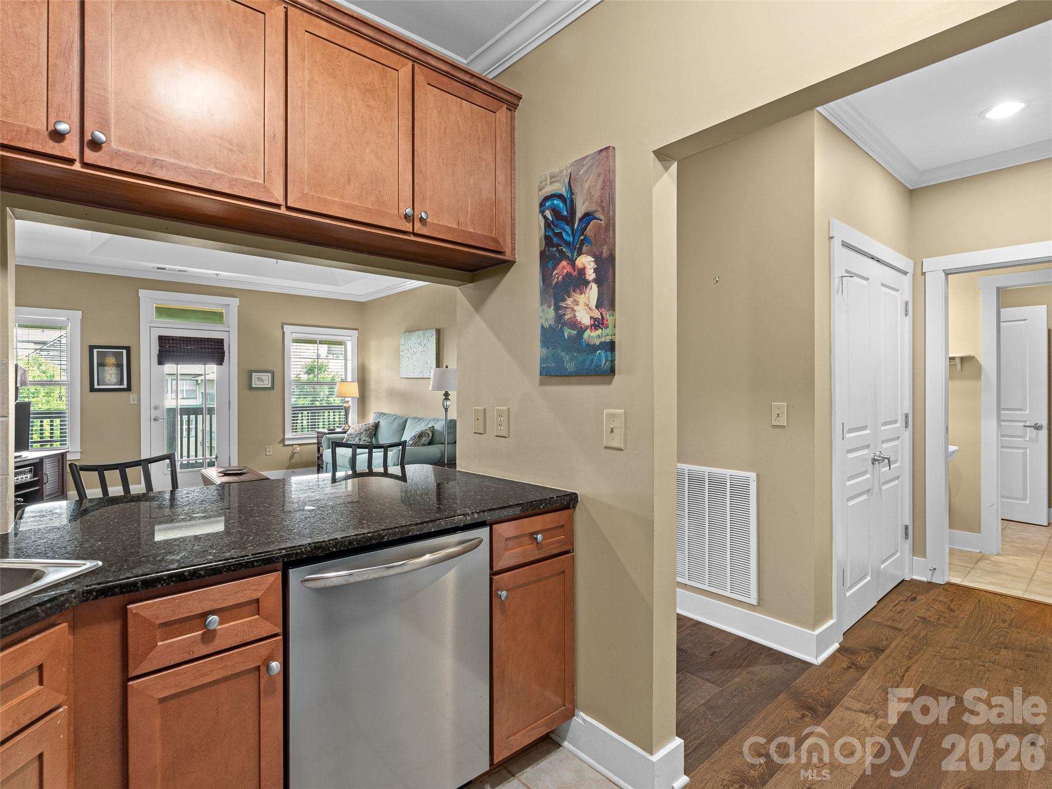 Condominium at 9 Kenilworth Knoll, Asheville, photo 10 of 41