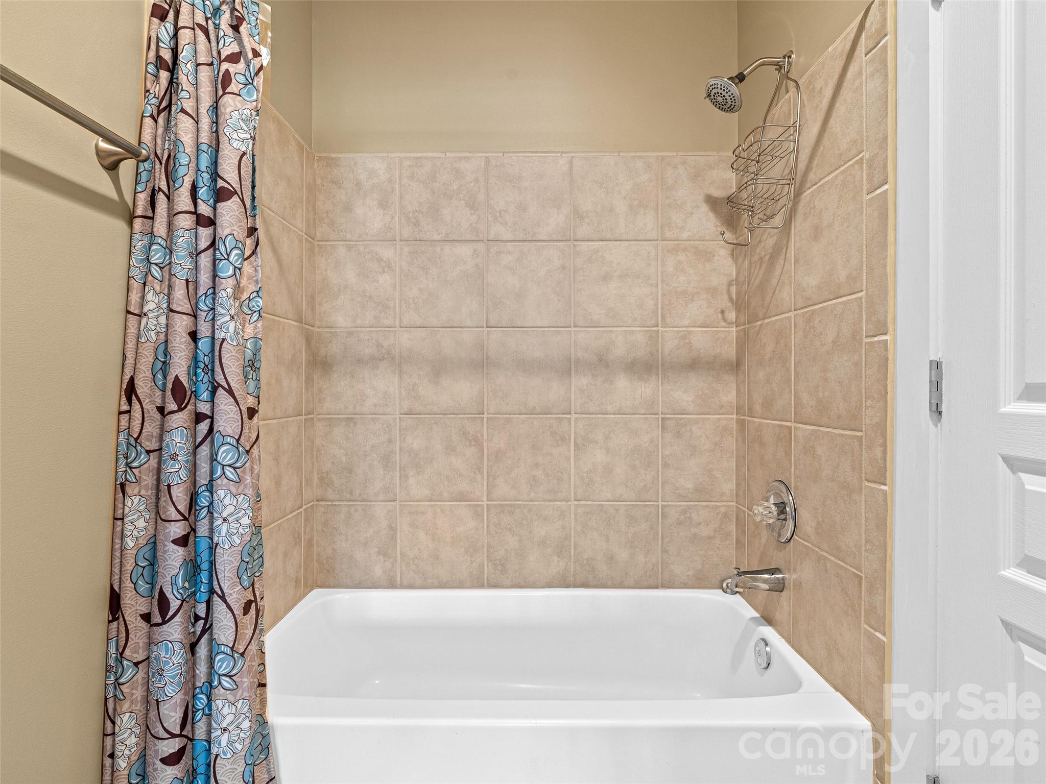 Guest bath tub/shower - 9 Kenilworth Knoll, Asheville