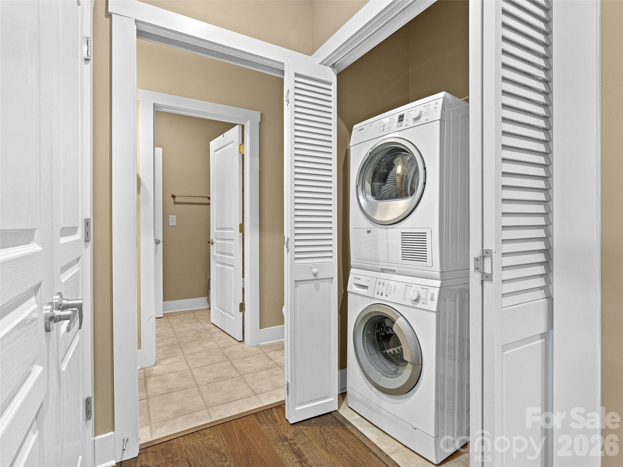 Washer/dryer included - 9 Kenilworth Knoll, Asheville