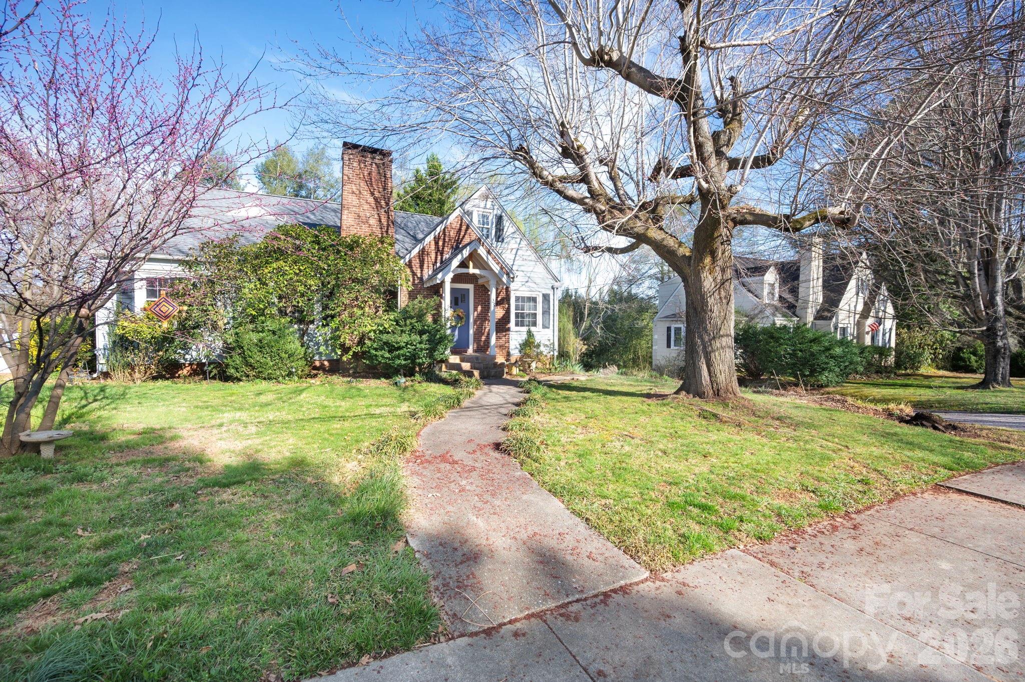Single Family Residence at 25 Bear Creek Road, Asheville, photo 20 of 32