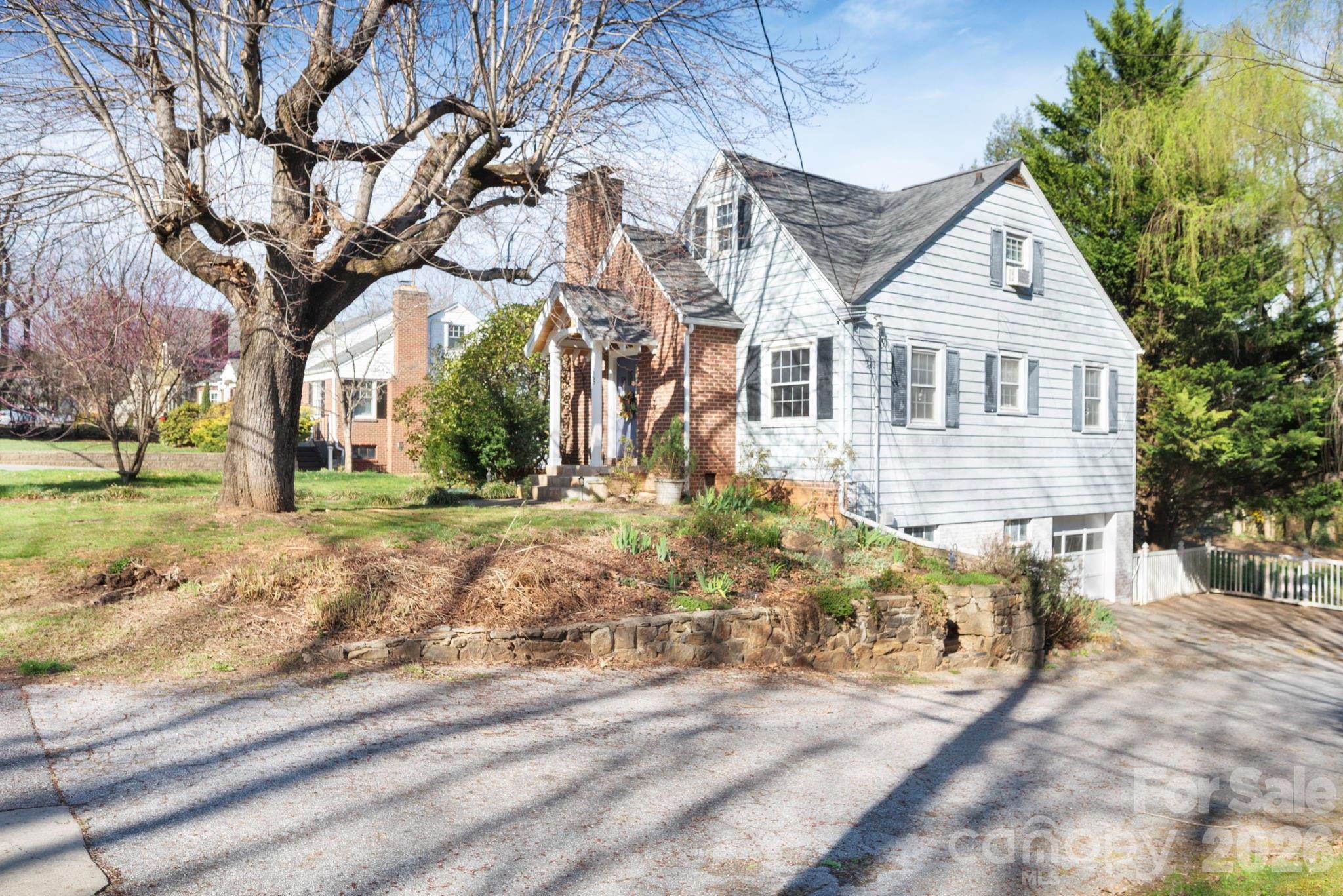 Single Family Residence at 25 Bear Creek Road, Asheville, photo 21 of 32