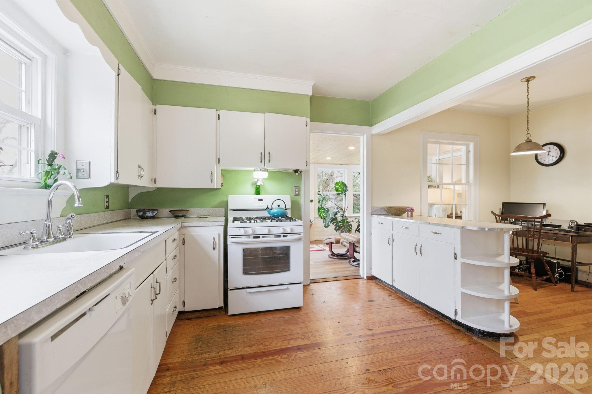 Single Family Residence at 25 Bear Creek Road, Asheville, photo 6 of 32