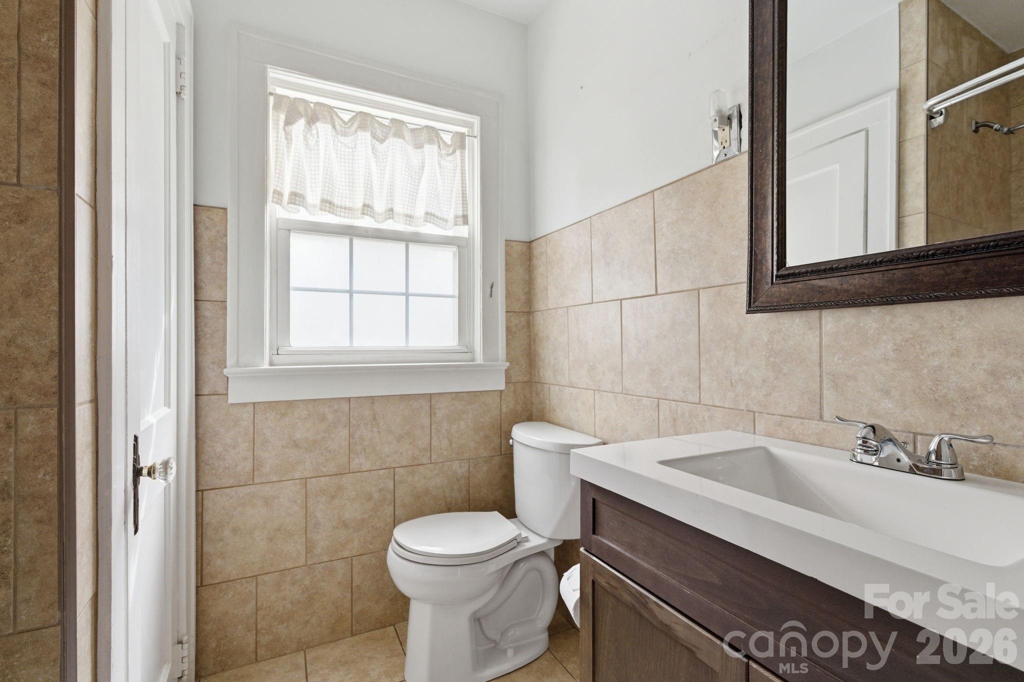 Single Family Residence at 25 Bear Creek Road, Asheville, photo 11 of 32