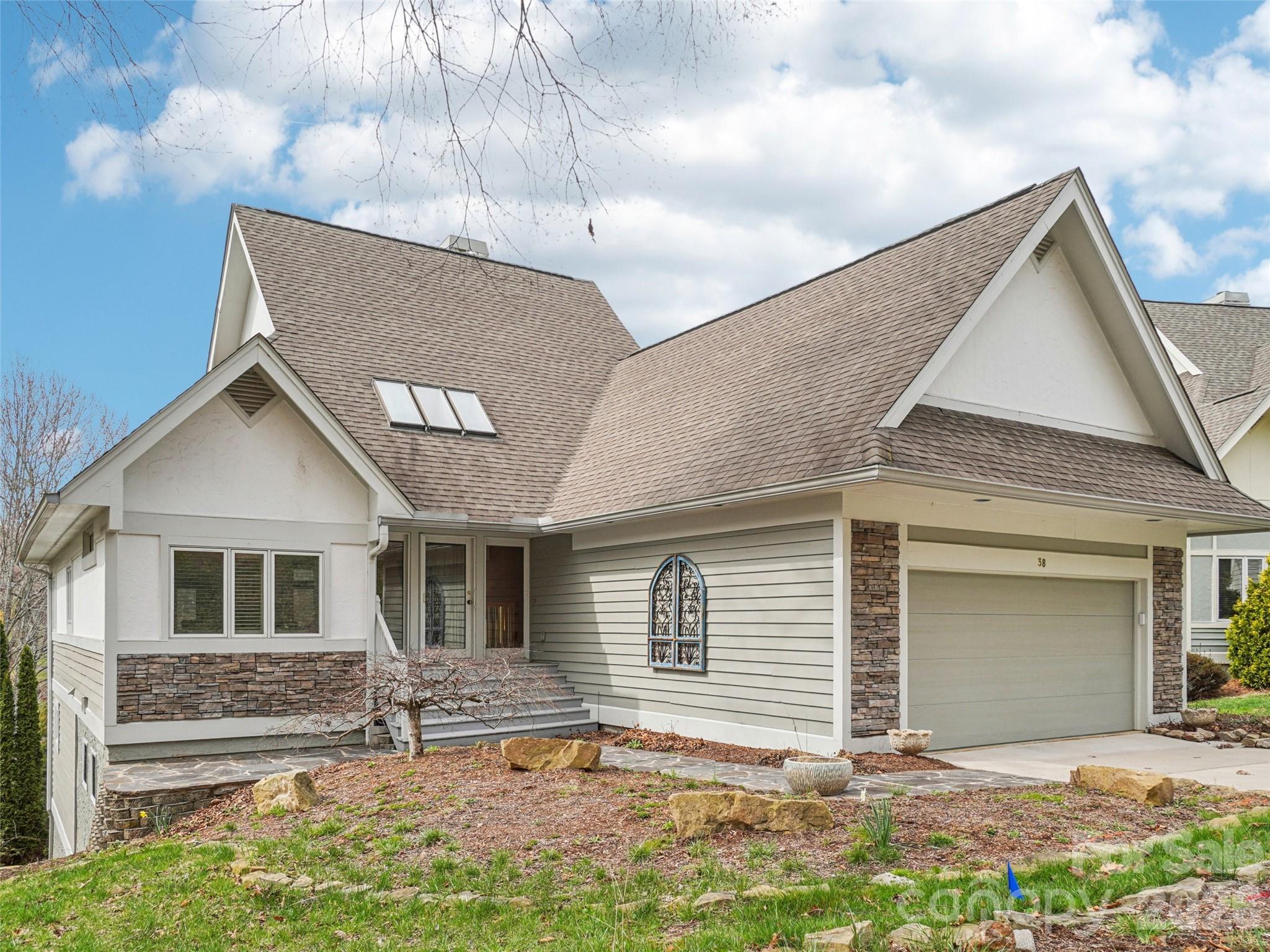 Single Family Residence at 38 Highland Pointe Drive, Weaverville, photo 2 of 45