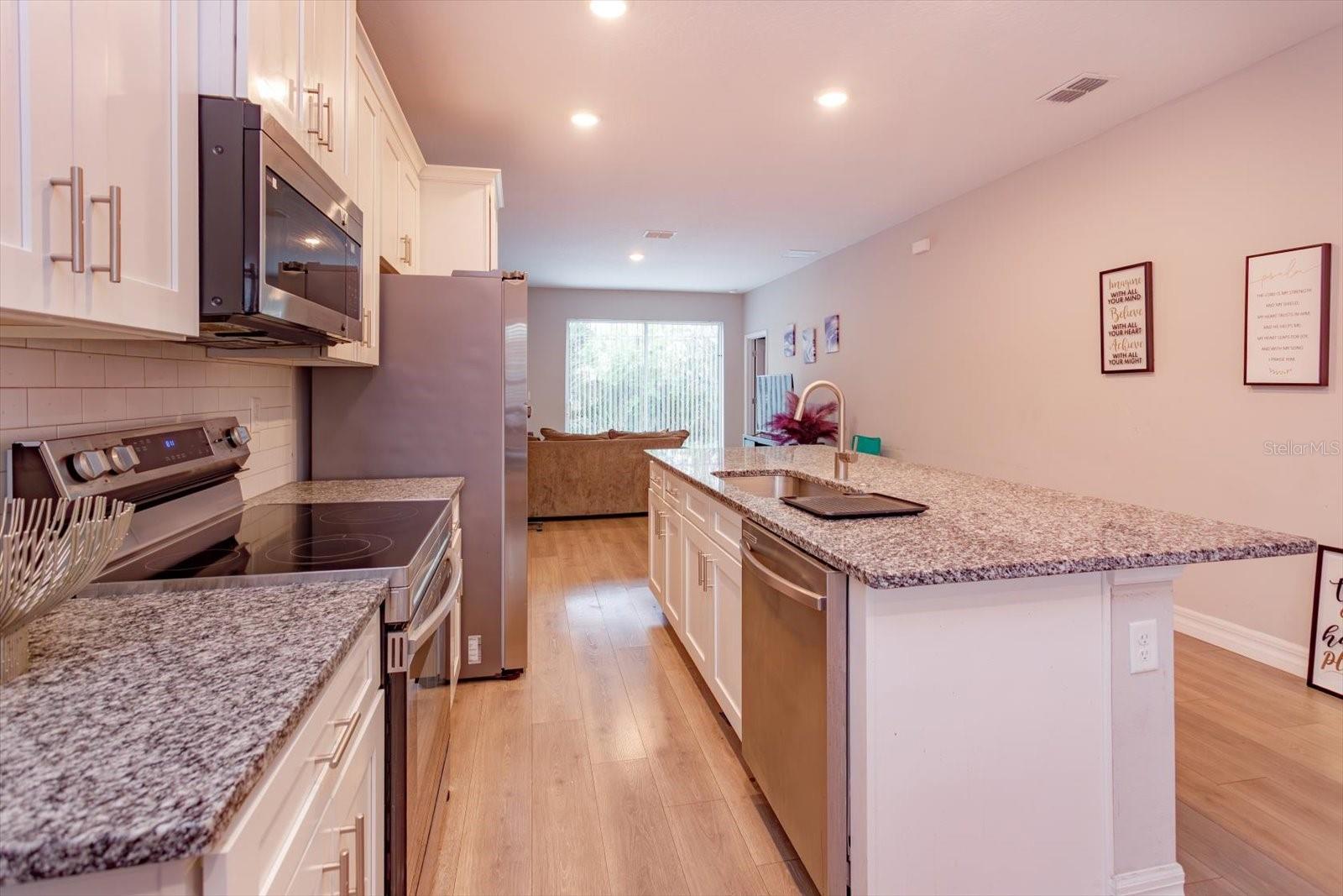 Kitchen with all Appliances - 884 KLONDIKE ST, WINTER GARDEN