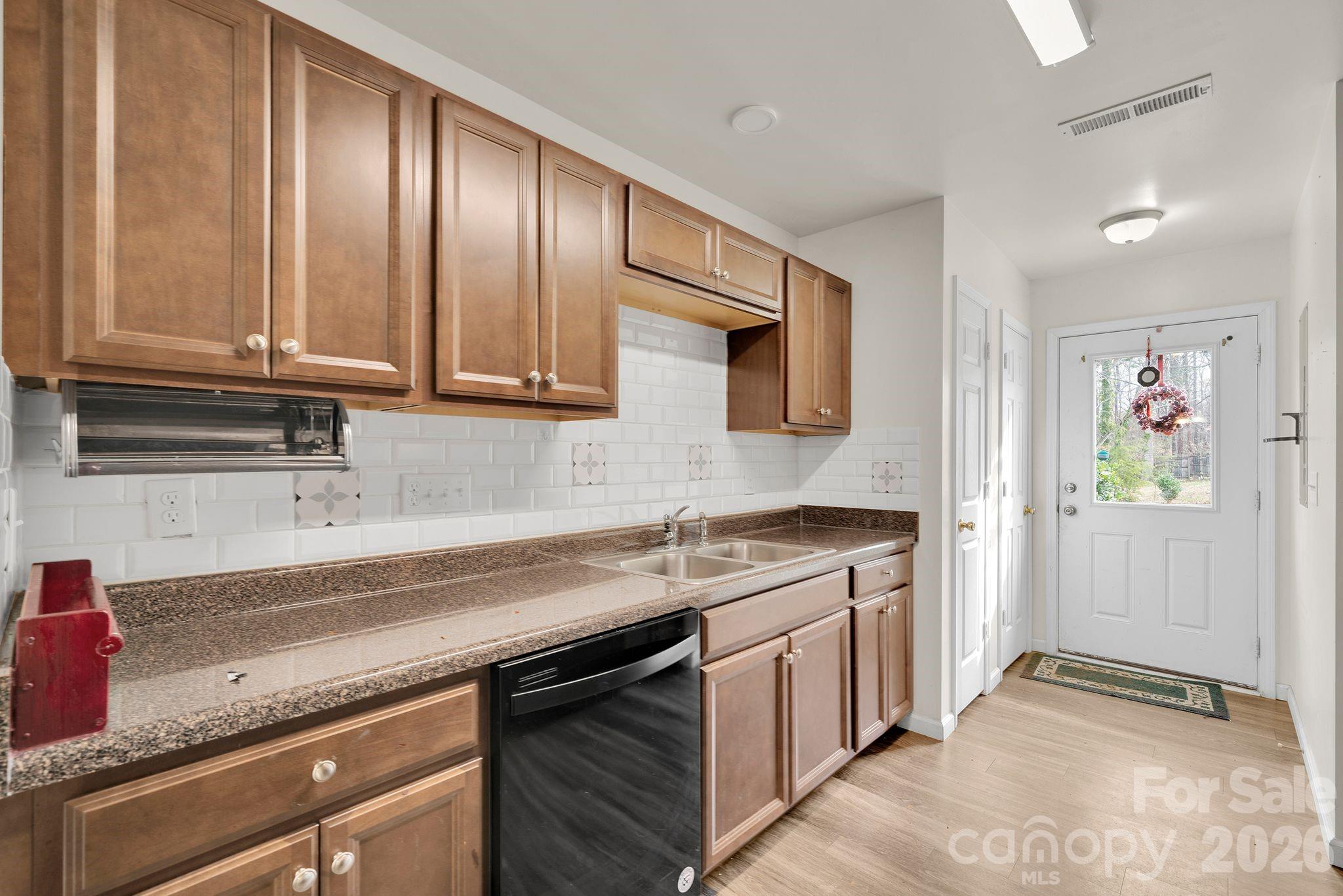 Pantry visible on left. - 372 E Mills Avenue, Mooresville