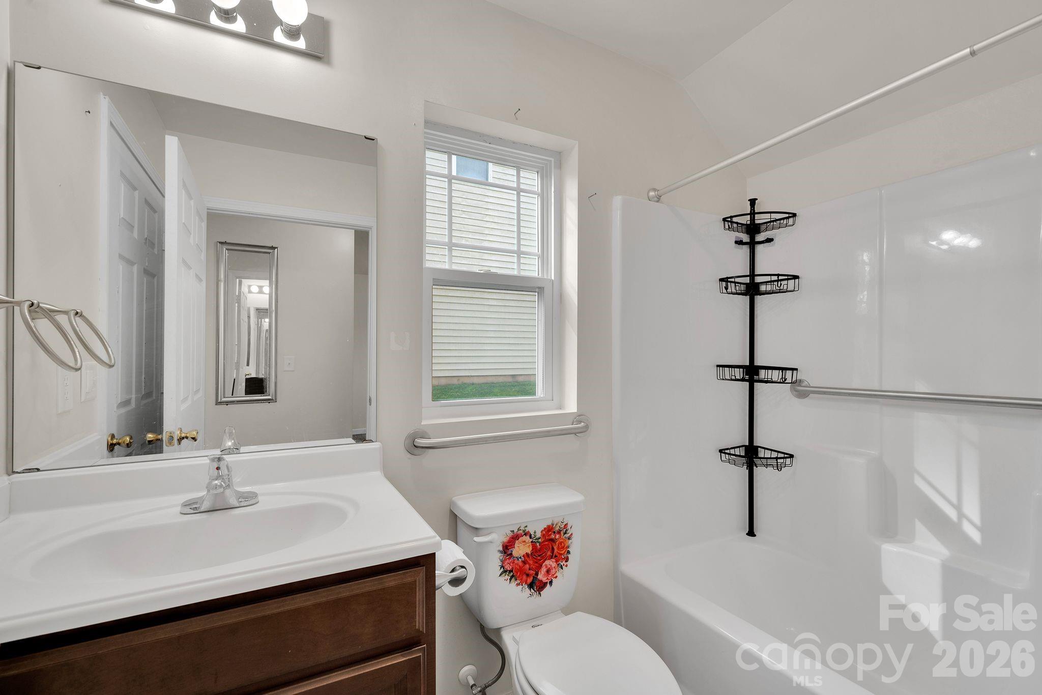 Full bath on main - 372 E Mills Avenue, Mooresville