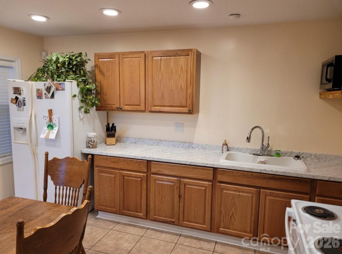 kitchen - 6051 Pointe West Lane, Vale
