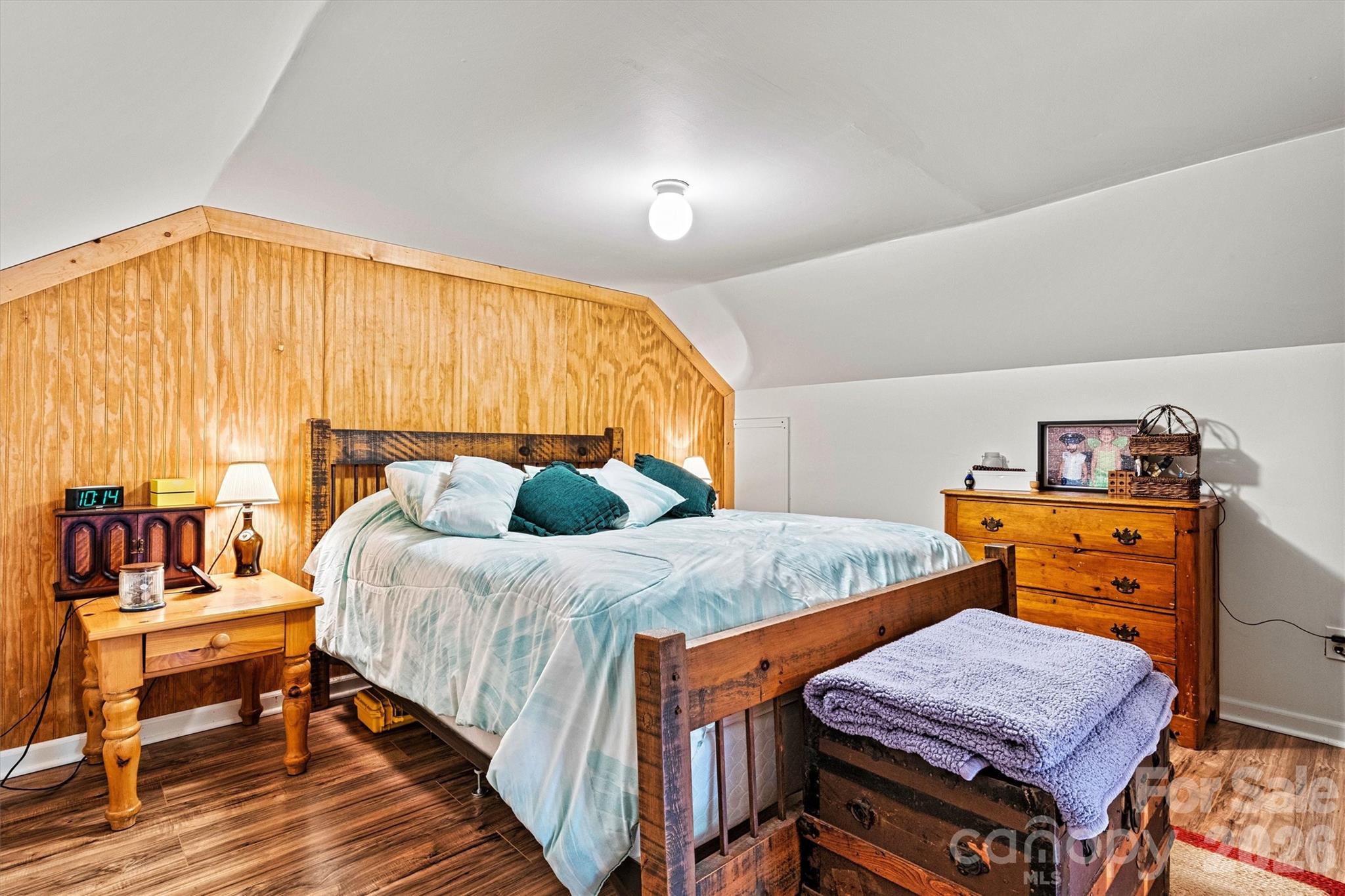 loft bedroom upstairs - 6051 Pointe West Lane, Vale