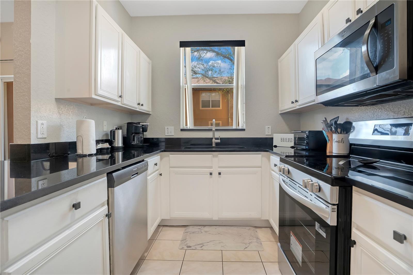 Kitchen - 219 MIRAMAR AVE, DAVENPORT