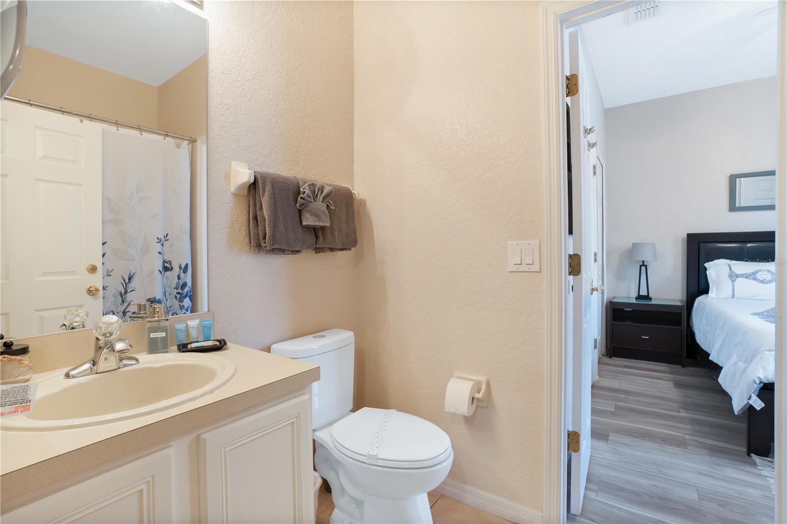 First Floor Full Bathroom - 219 MIRAMAR AVE, DAVENPORT