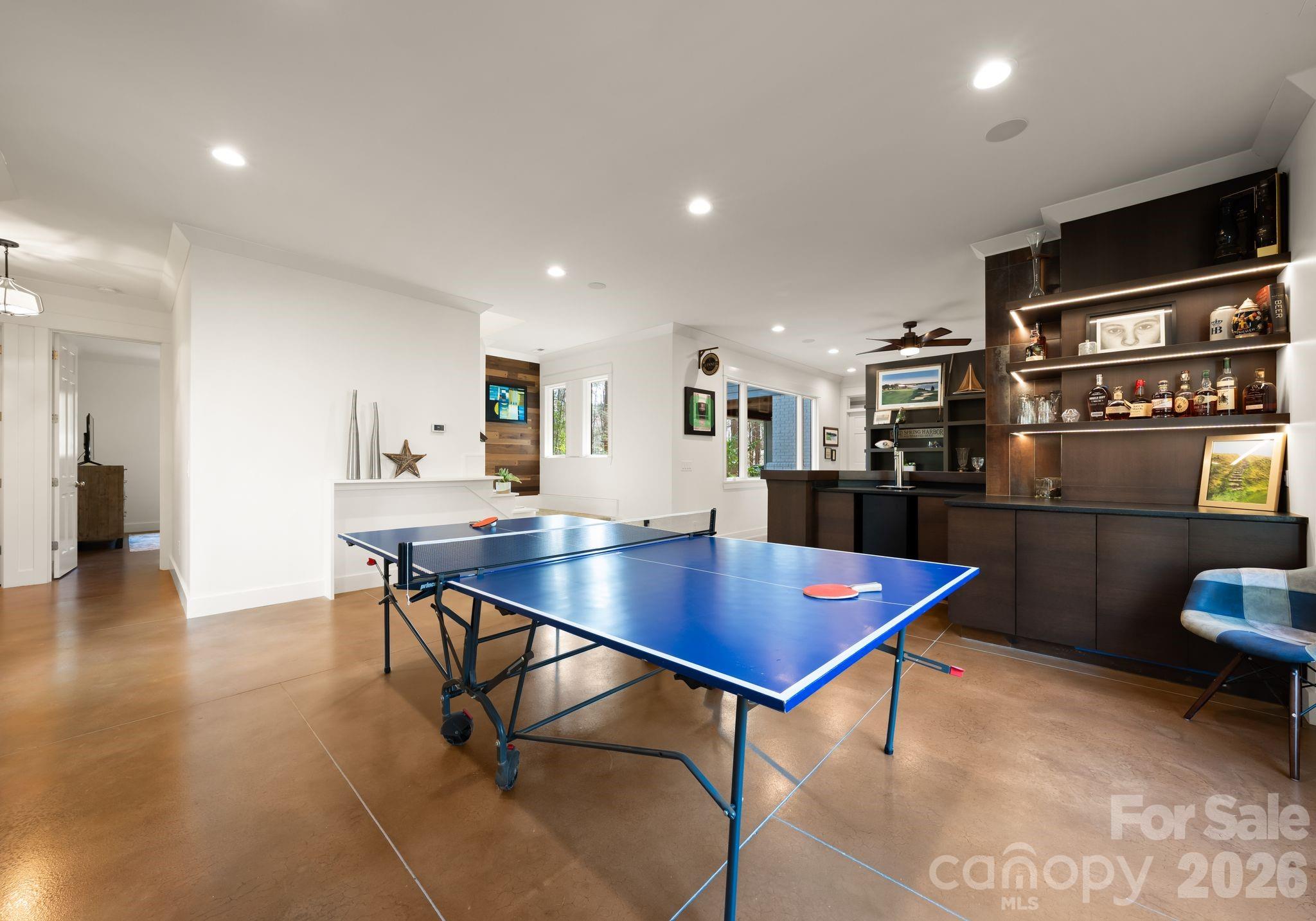 Bar / Entertainment - 16208 Weatherly Way, Huntersville