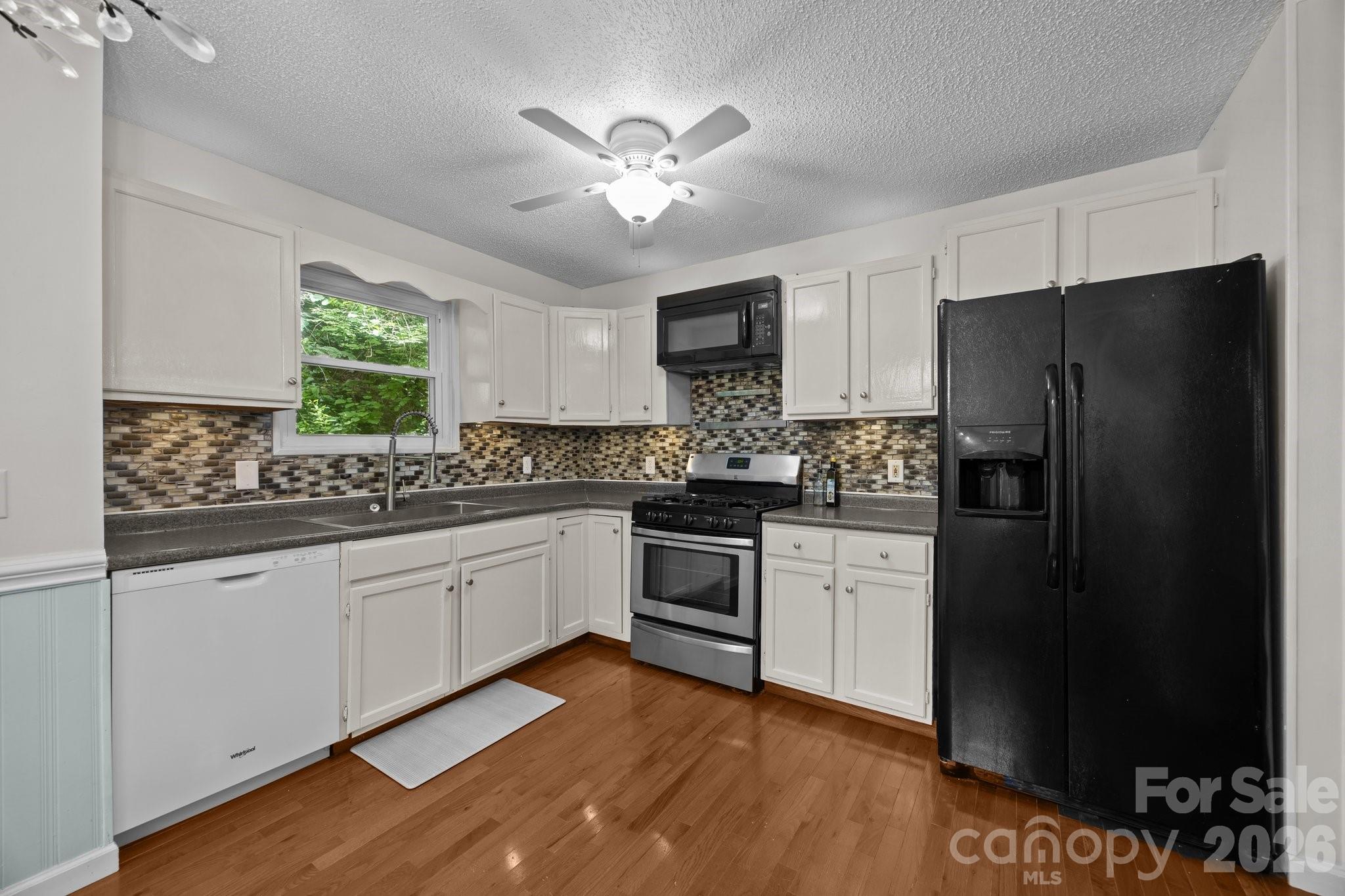 Kitchen - 193 Timberside Drive, Mars Hill