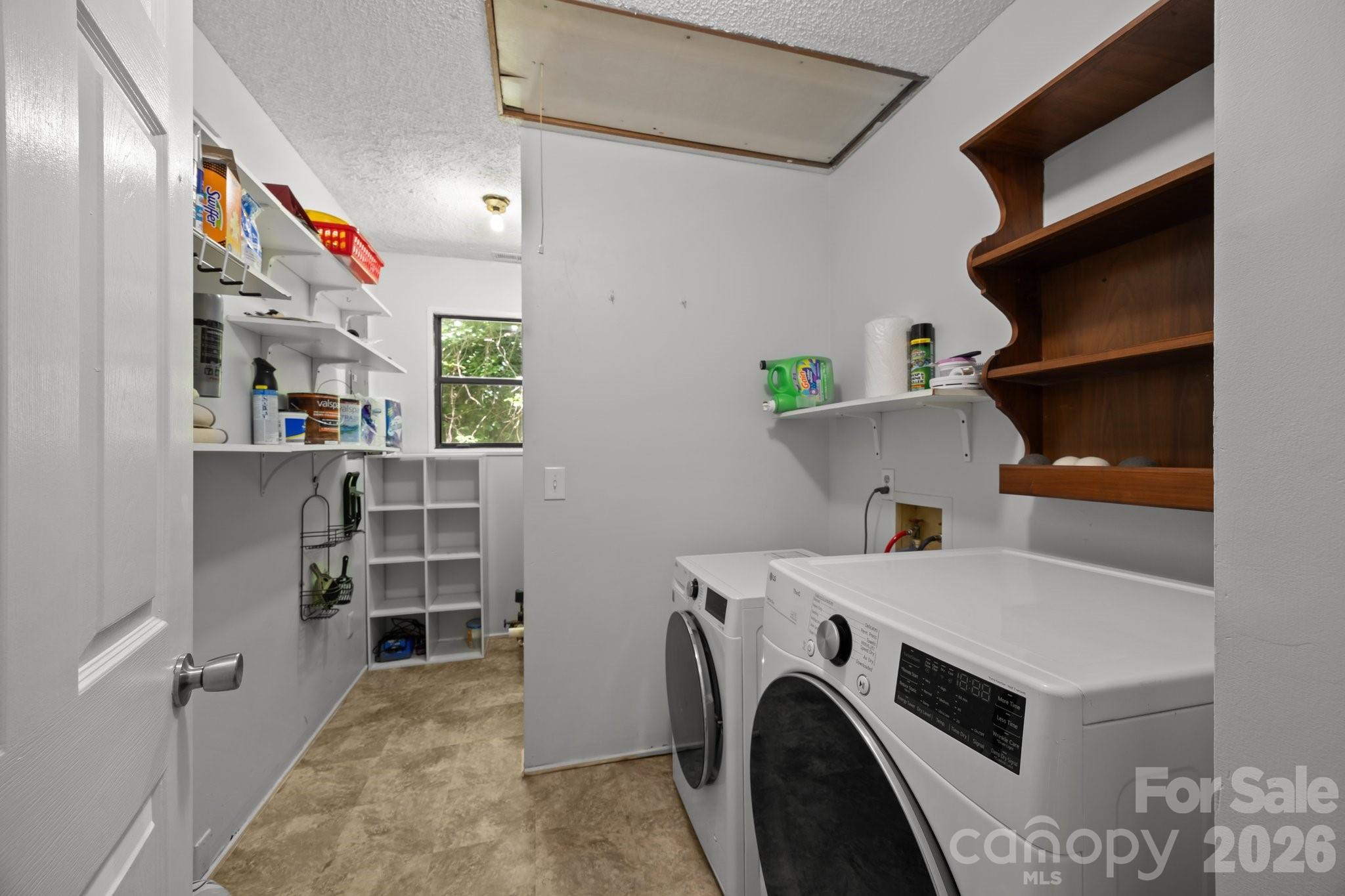 Main Level Laundry - 193 Timberside Drive, Mars Hill