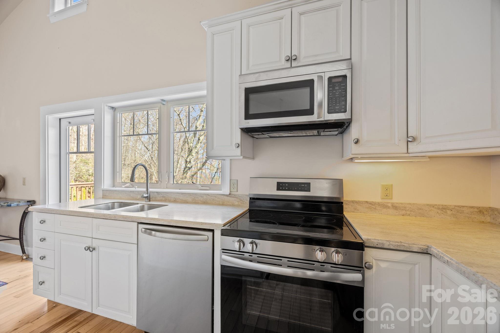 Condominium at 5 Lila Lane, Clyde, photo 8 of 38