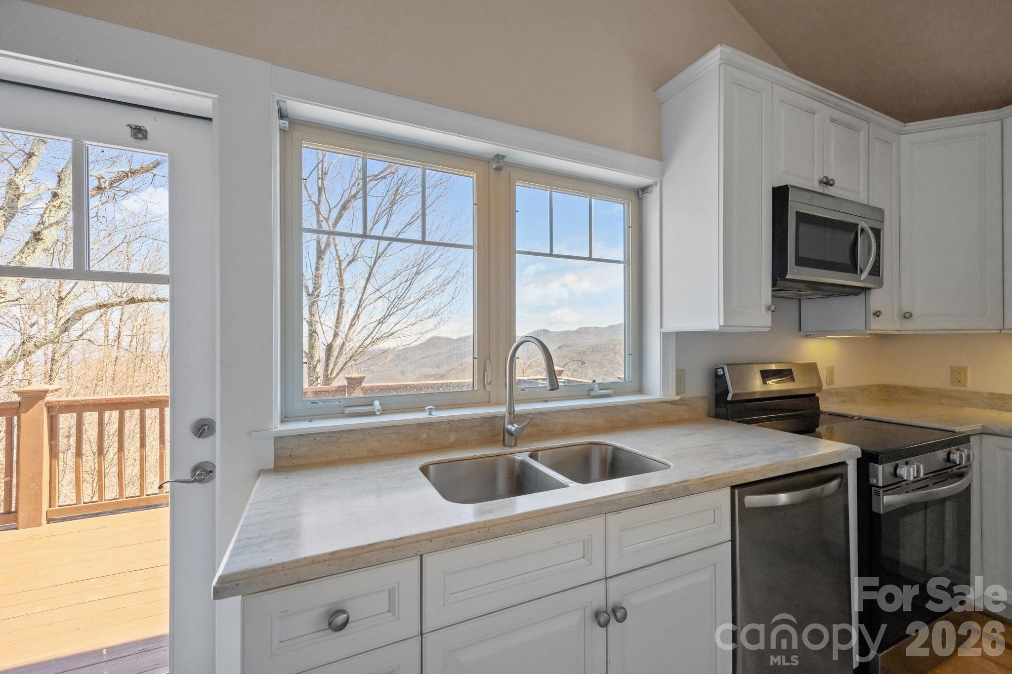 Condominium at 5 Lila Lane, Clyde, photo 9 of 38