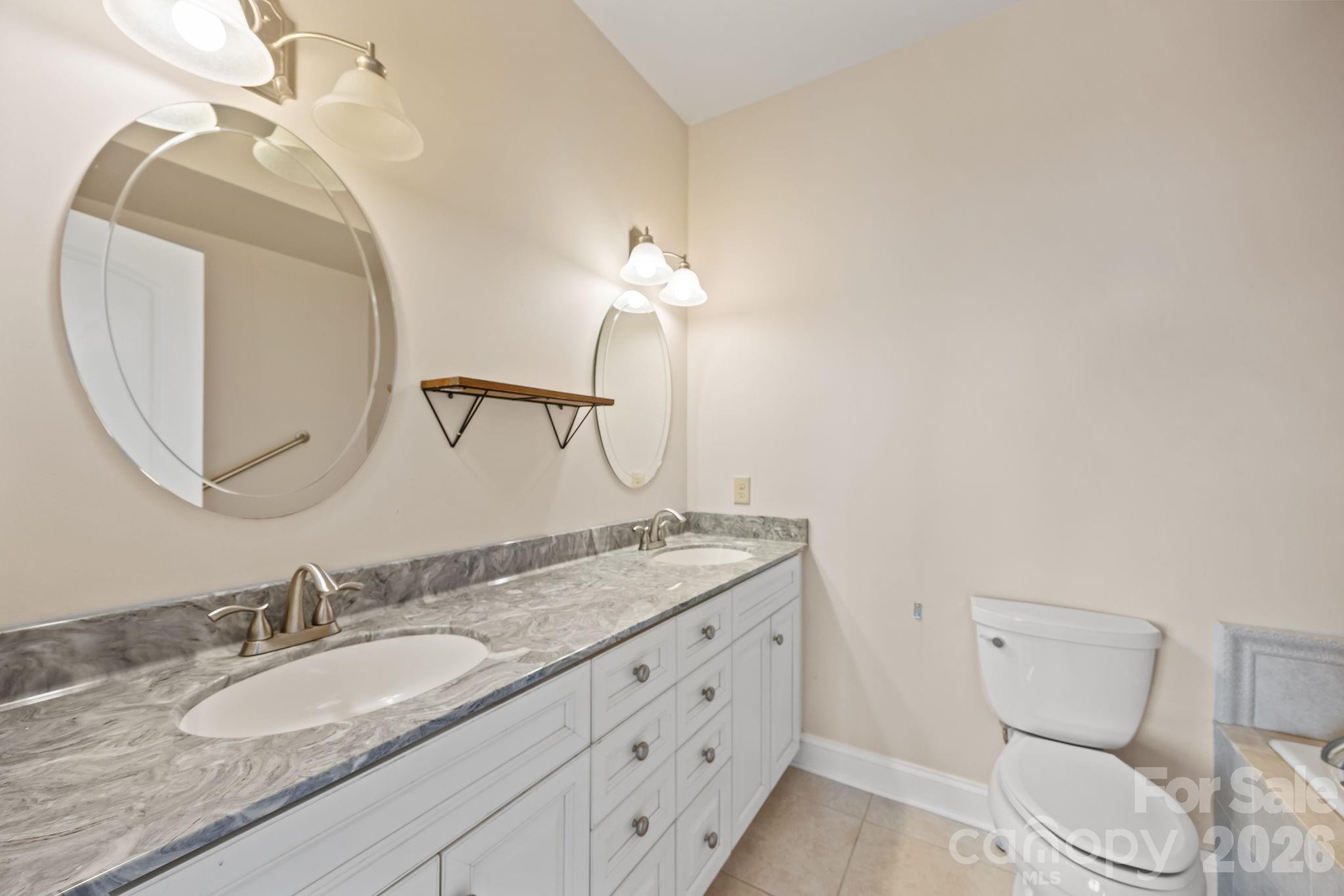 Condominium at 5 Lila Lane, Clyde, photo 19 of 38