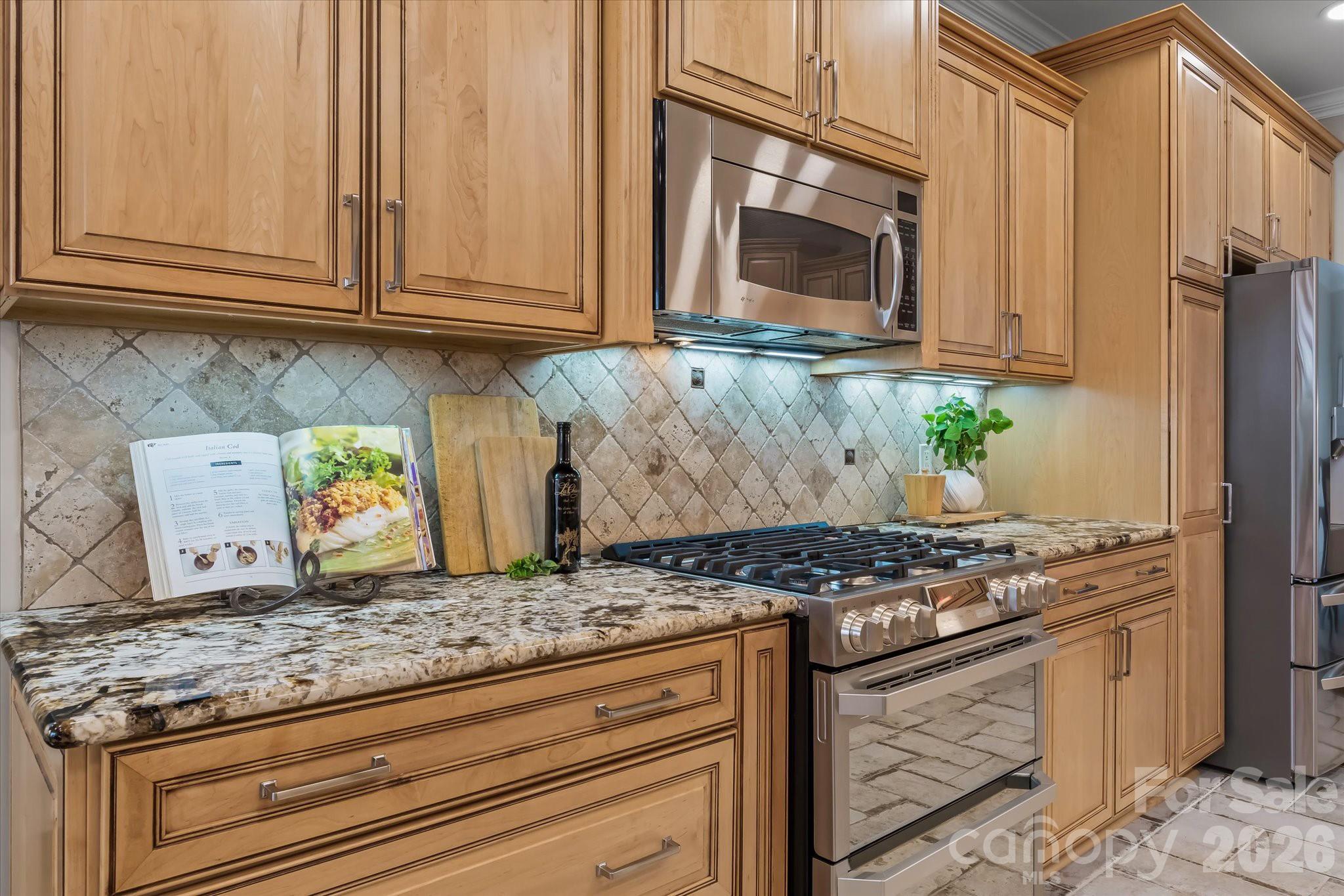 Gourmet Kitchen w/Gas Stove Top - 4950 River Hills Drive, Denver