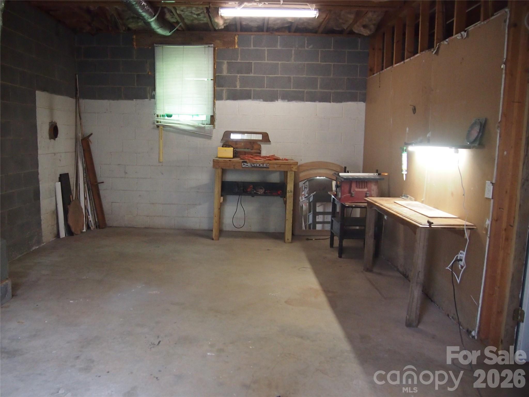 Downstairs Workspace - 5164 Ralph Winchester Road, Lenoir