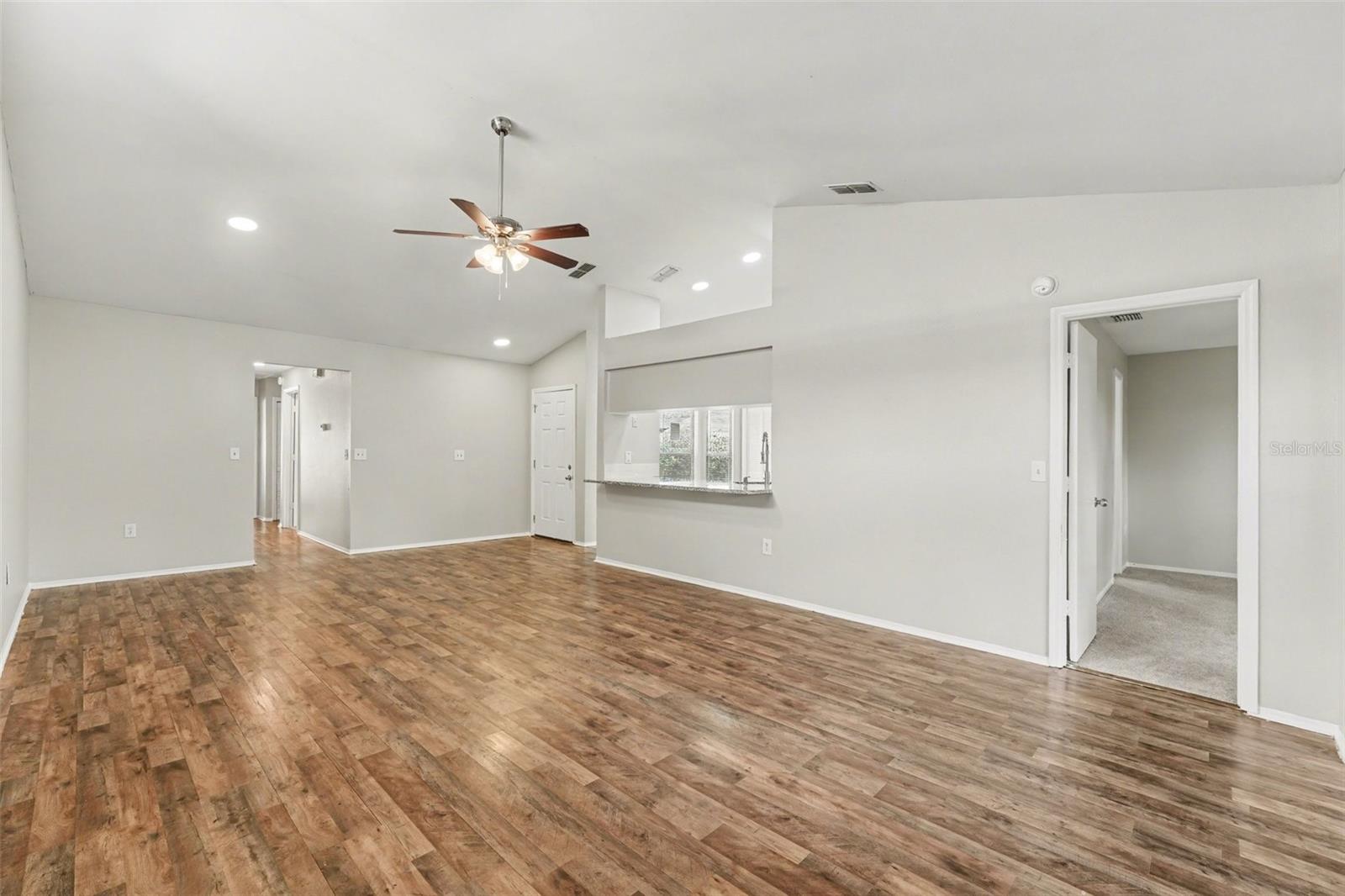 Single Family Residence at 638 LAKE DEXTER CIR, WINTER HAVEN, photo 4 of 25