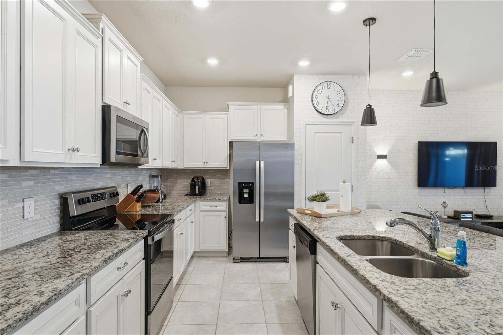 Townhouse at 236 JETTY WAY, DAVENPORT, photo 2 of 26