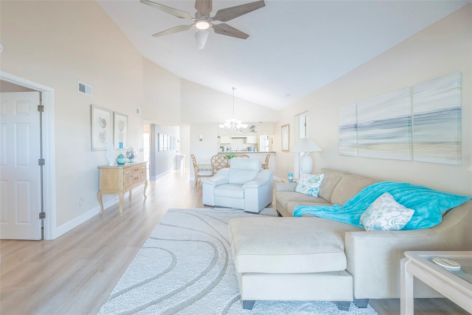 Living room and door to den (or third bedroom). - 425 CERROMAR TER #459, VENICE