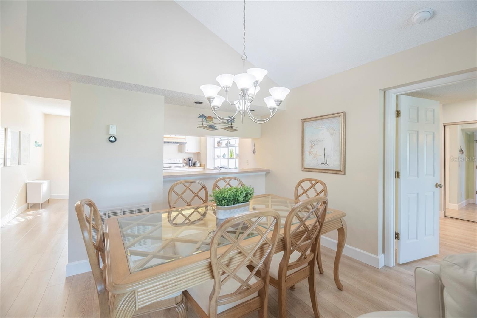 Dining area. - 425 CERROMAR TER #459, VENICE