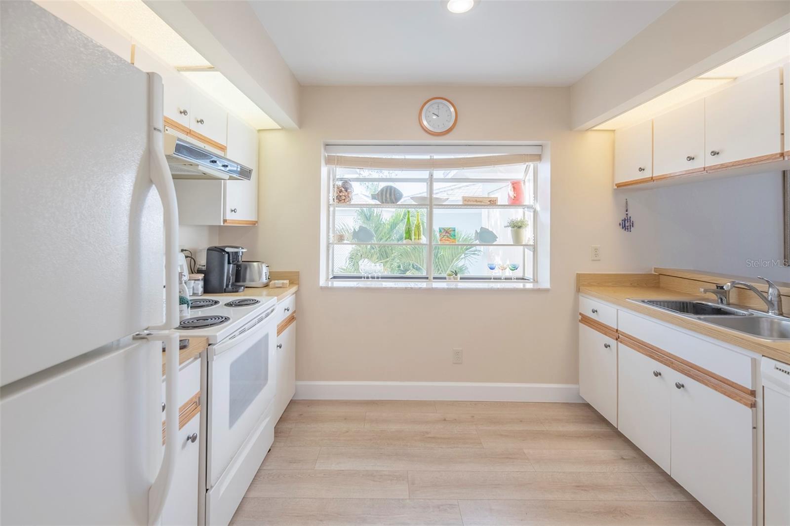 Condominium at 425 CERROMAR TER #459, VENICE, photo 11 of 47