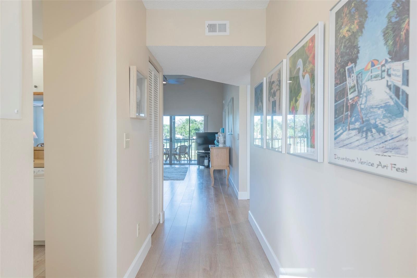 Hallway to the kitchen and living room. - 425 CERROMAR TER #459, VENICE