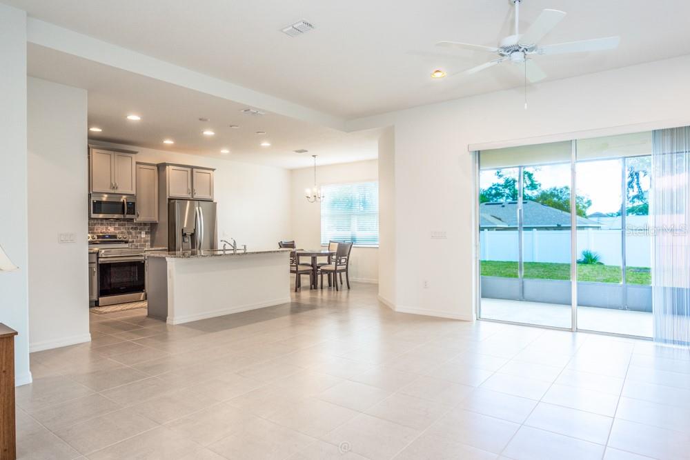 Living room with a panoramic view of the yard - 10 FISCHER LN, PALM COAST